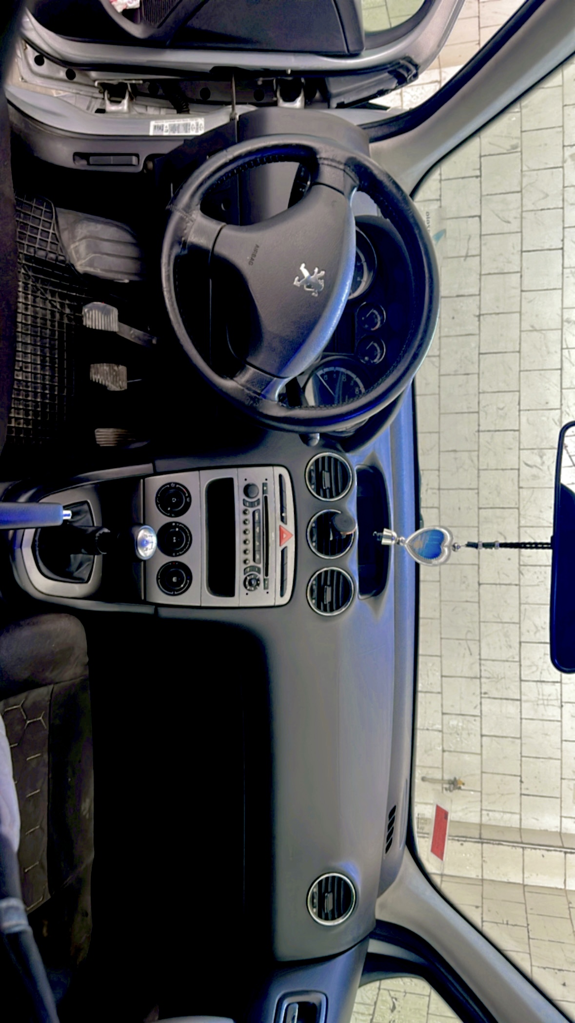 La Soukra&nbsp;Mosque Erraoudha&nbsp;Peugeot&nbsp;308&nbsp;Peugeot 308