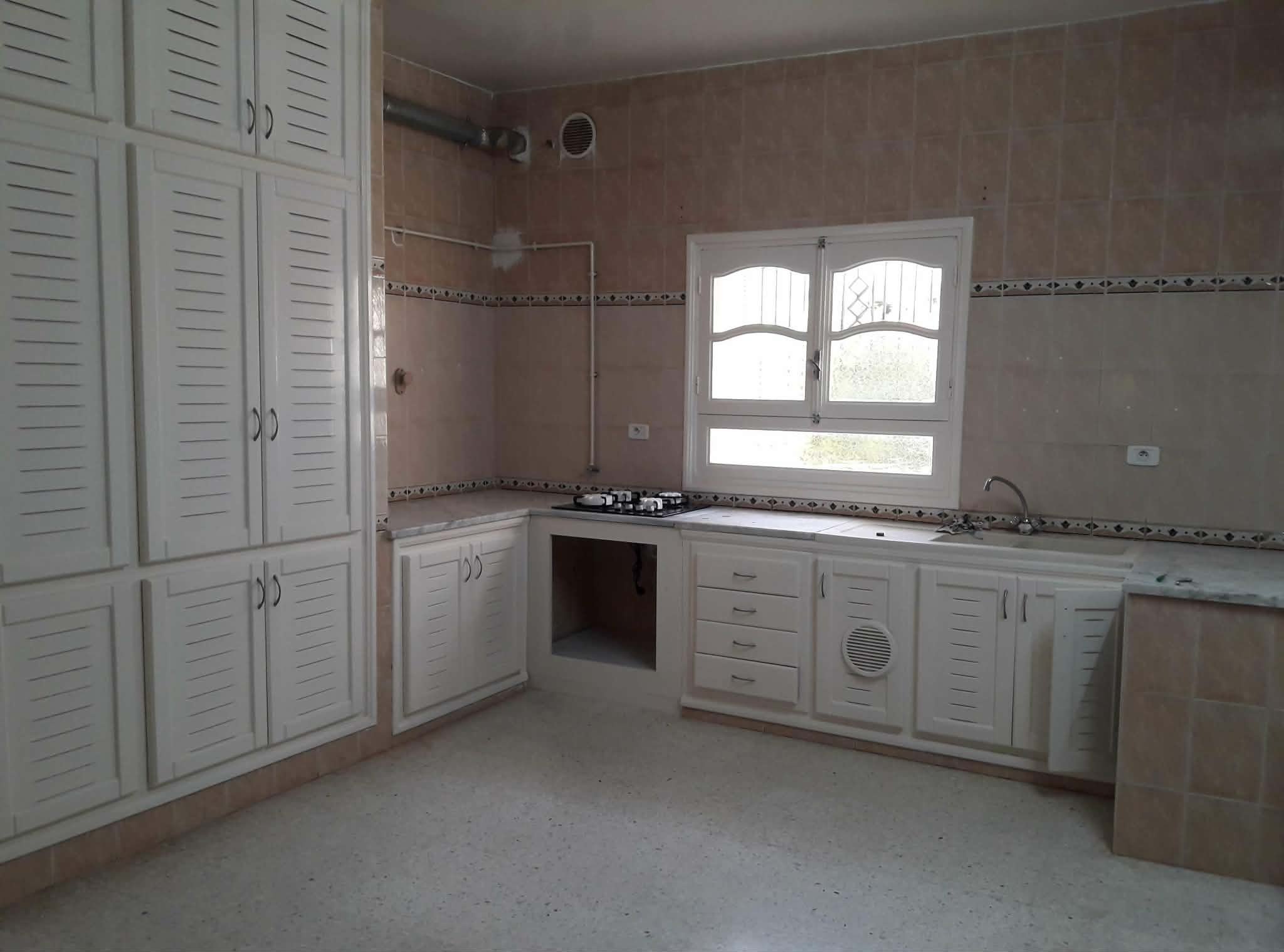 Sfax Ville&nbsp;Sfax&nbsp;Location&nbsp;Appart. 5 pi�ces+&nbsp;Etage villa au rdc