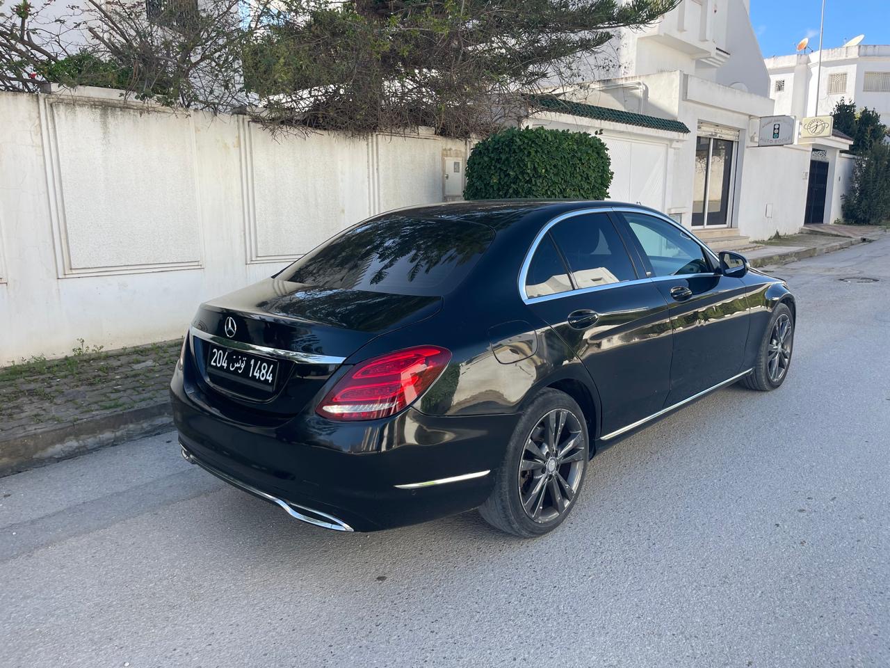 Ariana Ville&nbsp;Cite Ennasr 2&nbsp;Mercedes&nbsp;C&nbsp;Une belle voiture mercedes