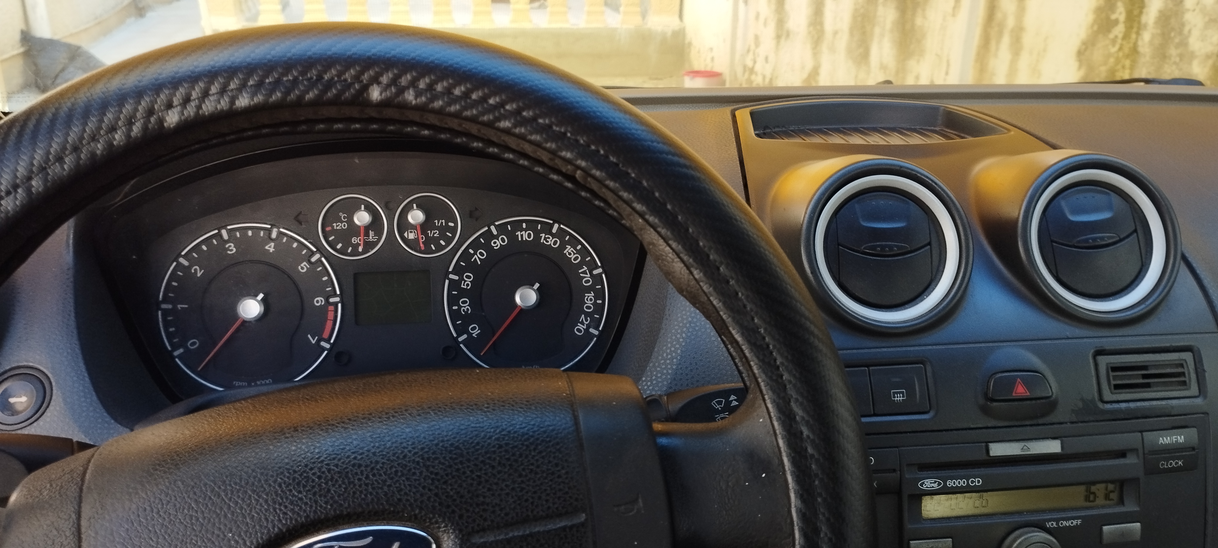 Ezzahra&nbsp;Ezzahra&nbsp;Ford&nbsp;Fiesta&nbsp;Ford fiesta ghia mod�l 2006