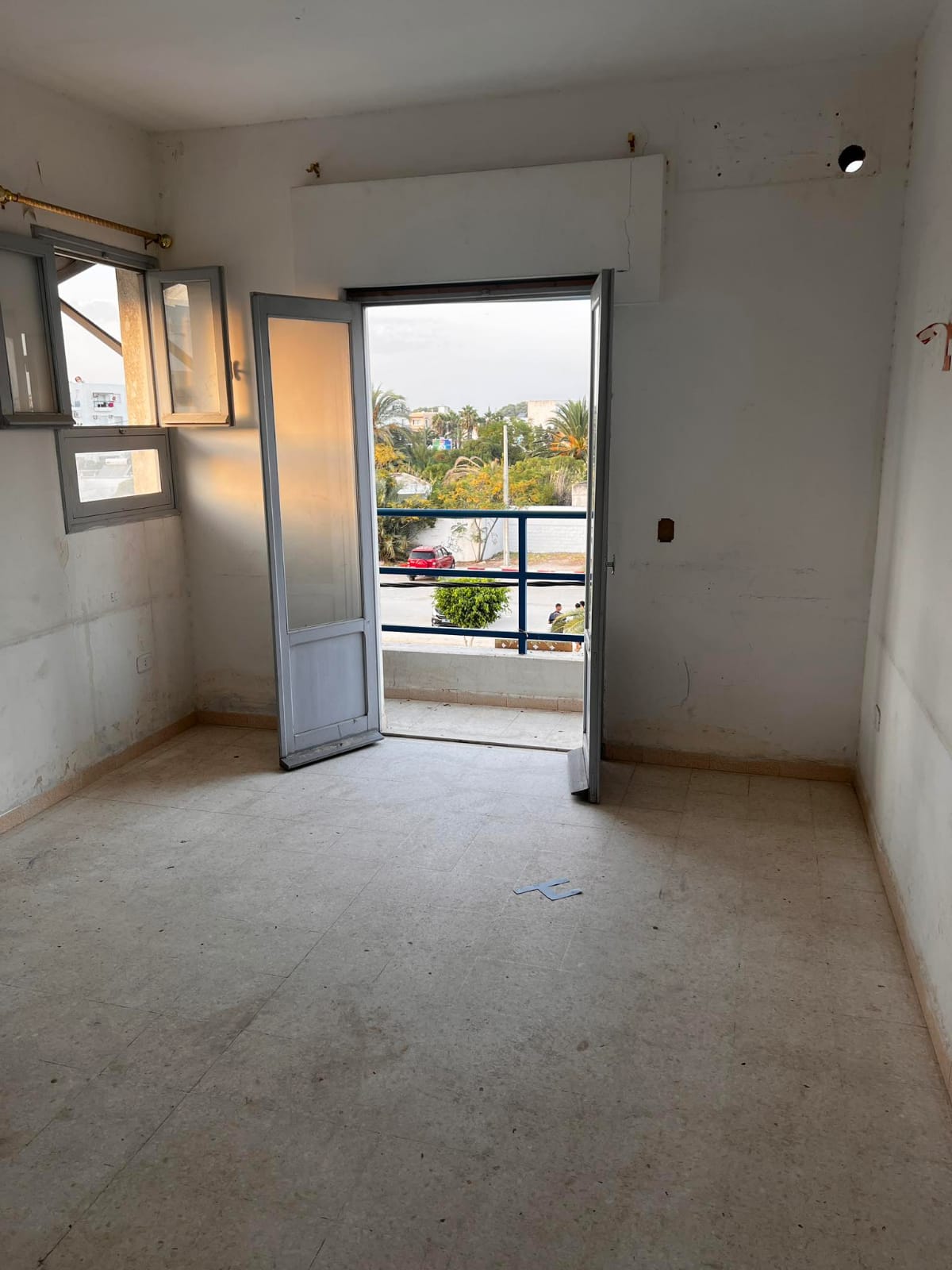 Ezzahra&nbsp;Ezzahra&nbsp;Location&nbsp;Autre&nbsp;Bureau � ezzahra lyc�e