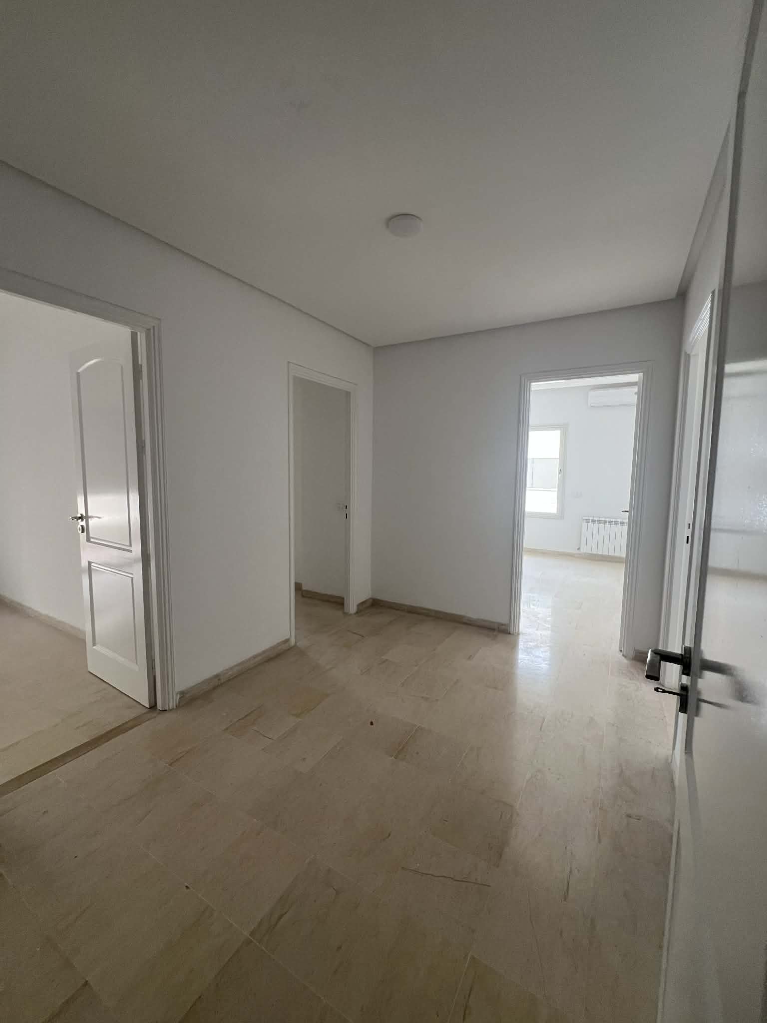 La Marsa&nbsp;Berge Du Lac&nbsp;Location&nbsp;Appart. 5 pi�ces+&nbsp;Bureau hall et 6 pi�ces au lac 2