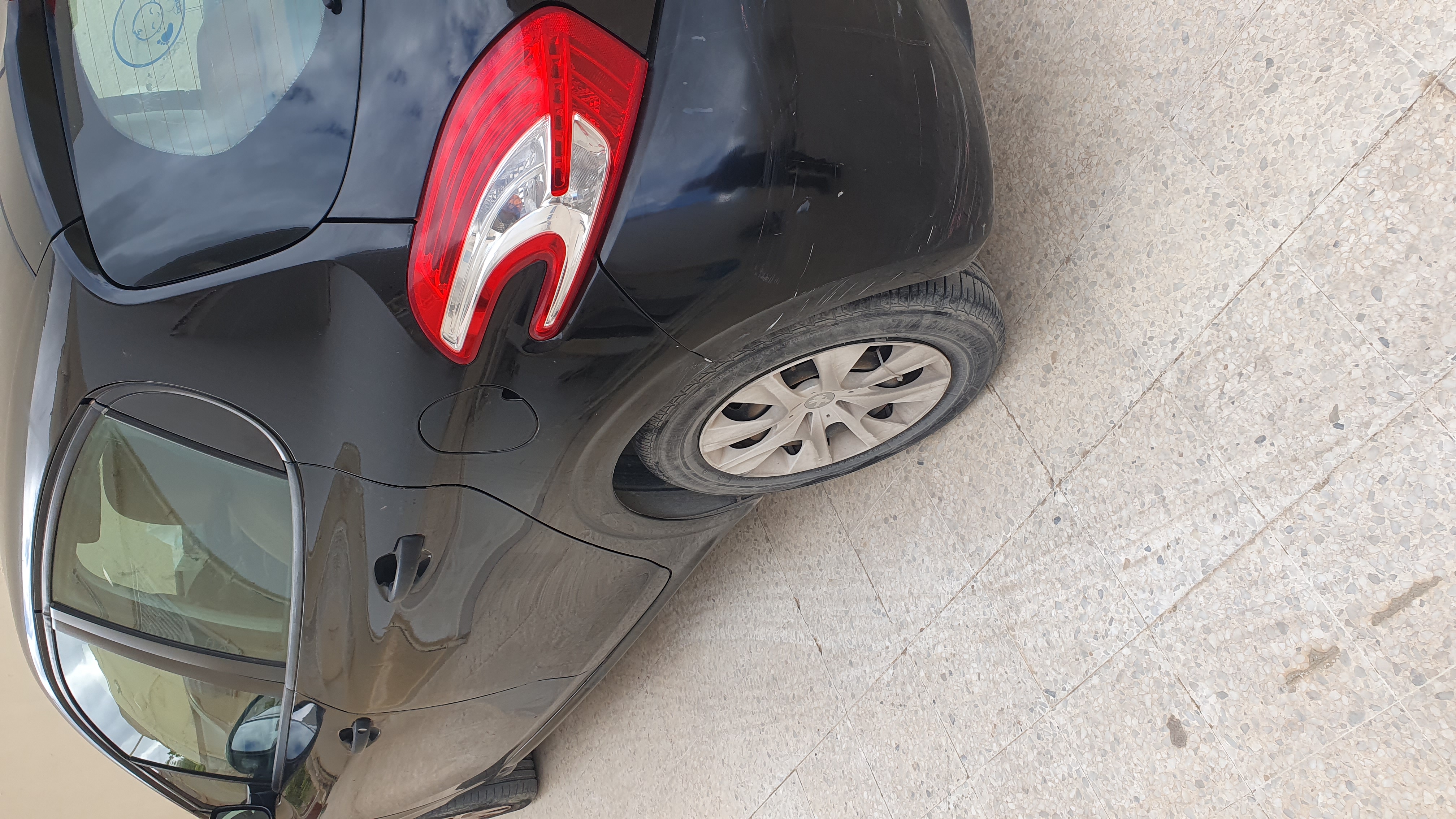 Sousse Jaouhara&nbsp;Khezama Ouest&nbsp;Peugeot&nbsp;208&nbsp;Peugeot 208 tr�s bon etat