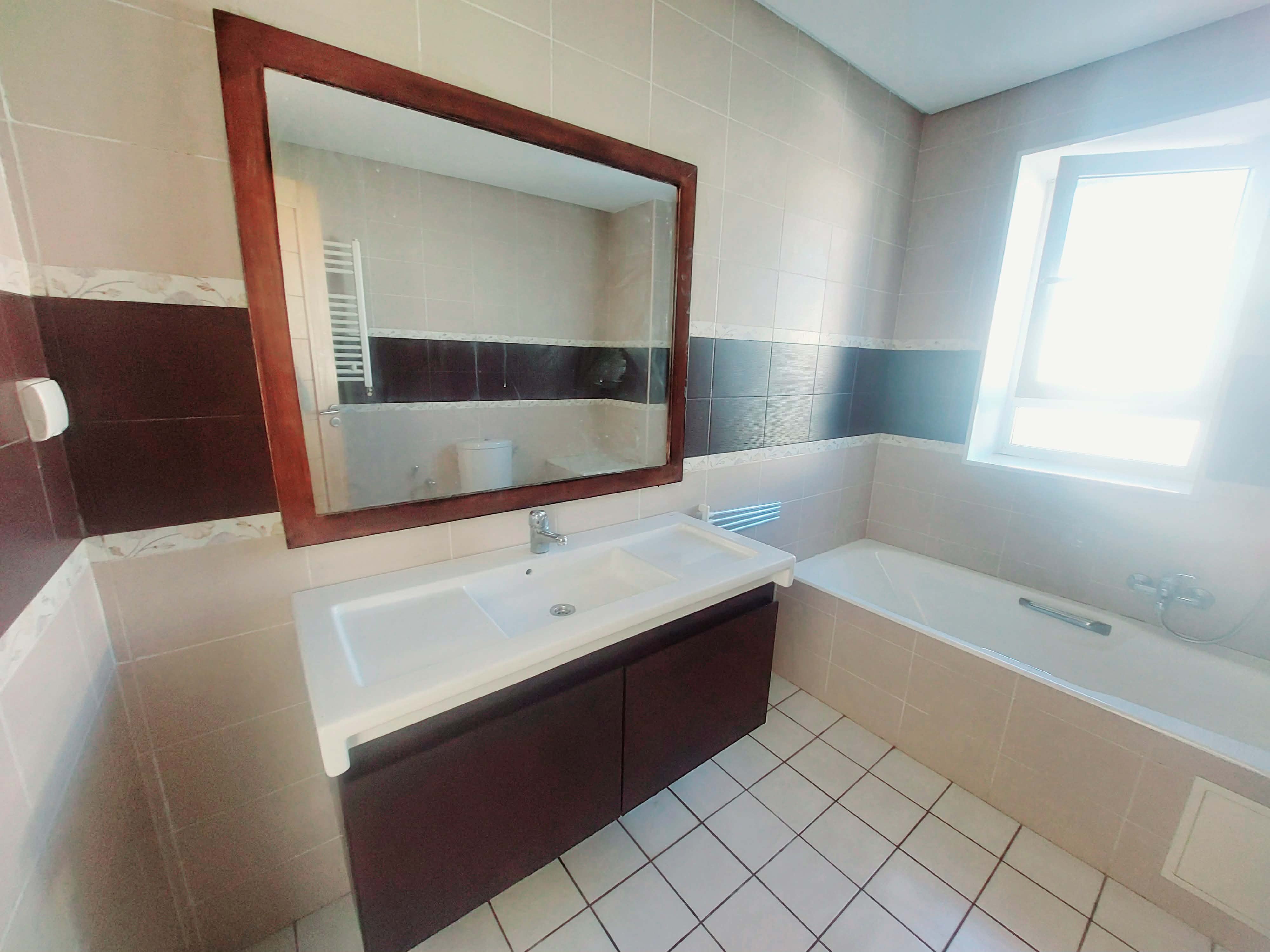 La Marsa&nbsp;Cite Du Stade&nbsp;Location&nbsp;Duplex&nbsp;Superbe duplex 150 m2  la marsa tabek  3 chambres