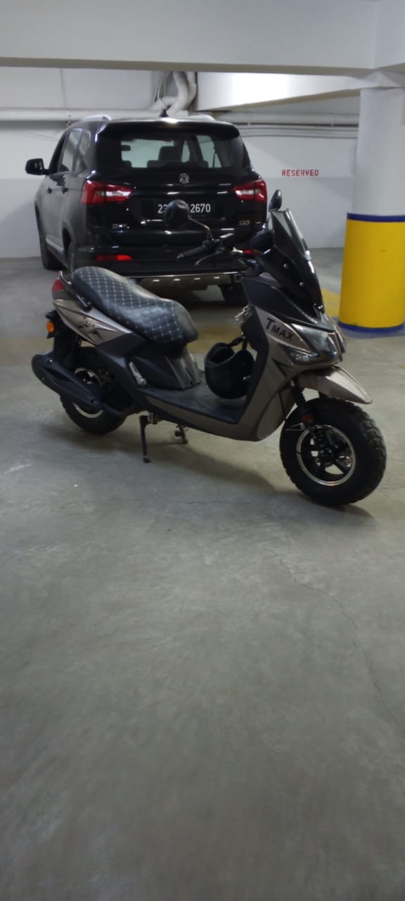 La Soukra&nbsp;Borj Louzir&nbsp;Yamaha&nbsp;Yamaha&nbsp;Yamaha tmax 125 presque neuf