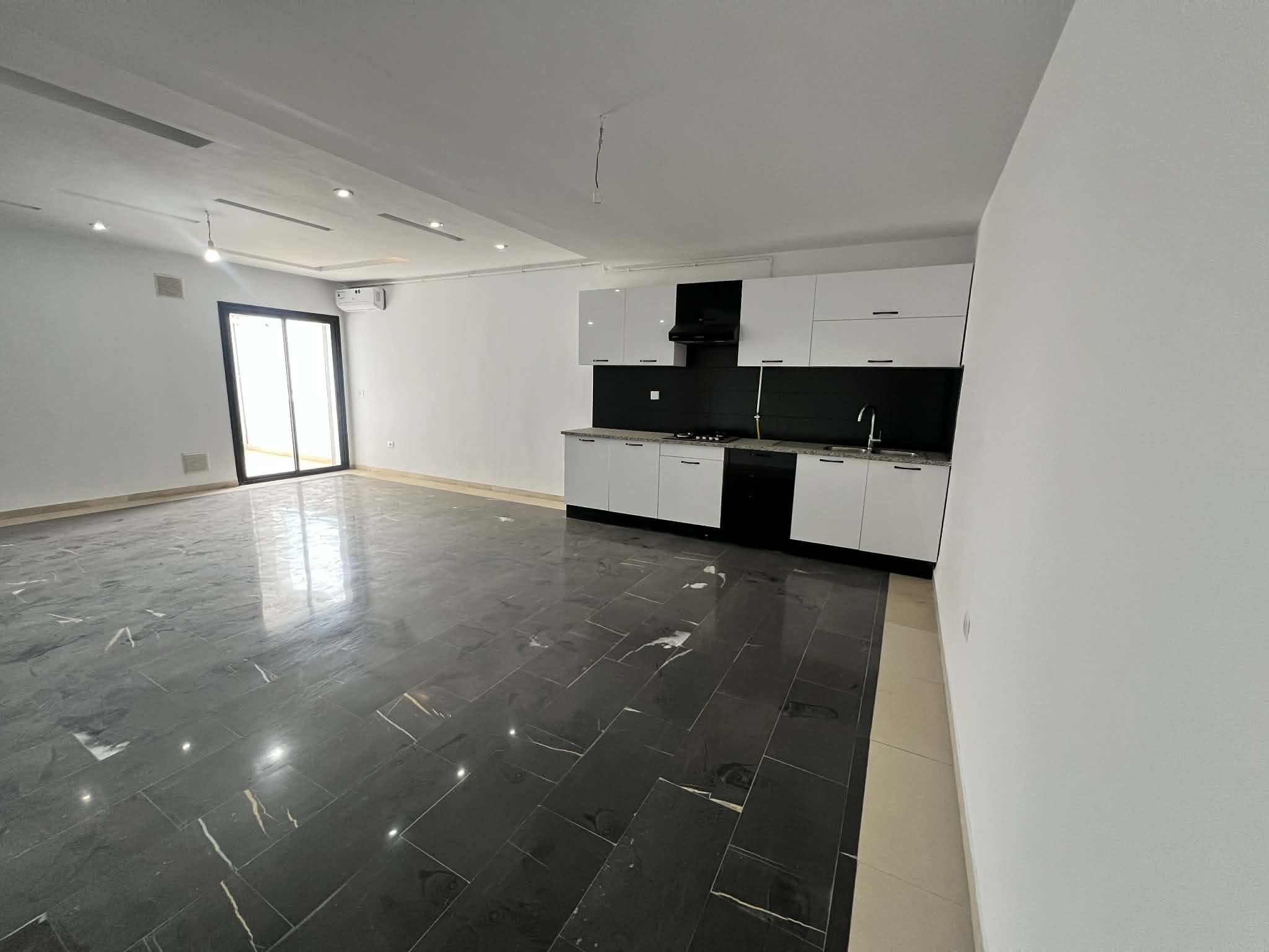 La Soukra&nbsp;La Soukra&nbsp;Vente&nbsp;Appart. 3 pi�ces&nbsp;S 2 jamais habit� avec pp 350 md