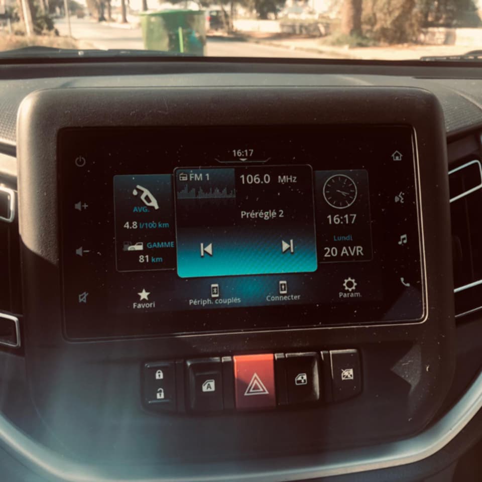 Bab Bhar&nbsp;Bab Bhar&nbsp;Suzuki&nbsp;Autre Mod�le&nbsp;Une femme vend sa voiture suzuki celerio