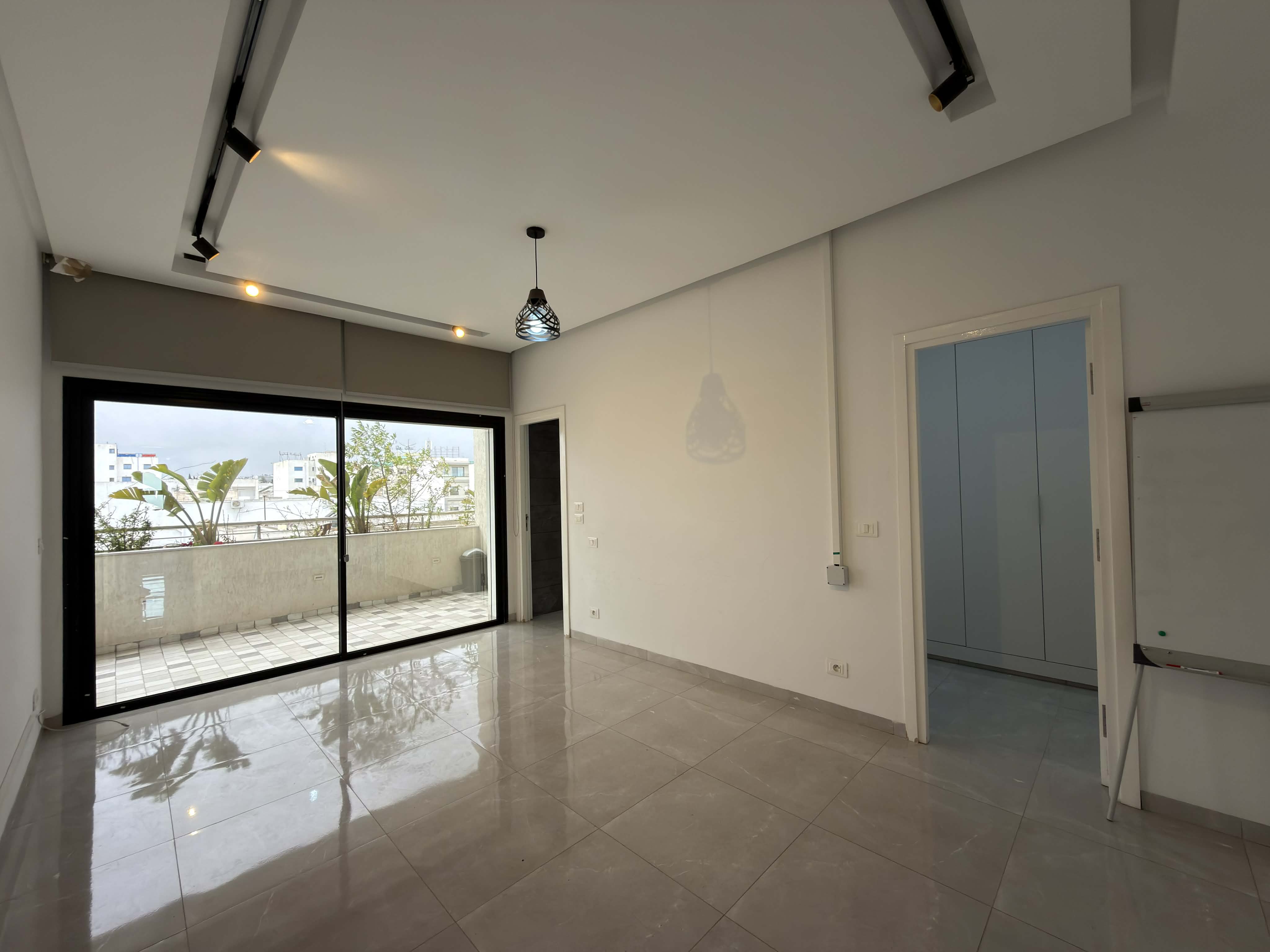 Ariana Ville&nbsp;Ariana&nbsp;Bureaux & Commerces&nbsp;Bureau&nbsp;Bureau 2 open space et 3 pi�ces � l'ariana