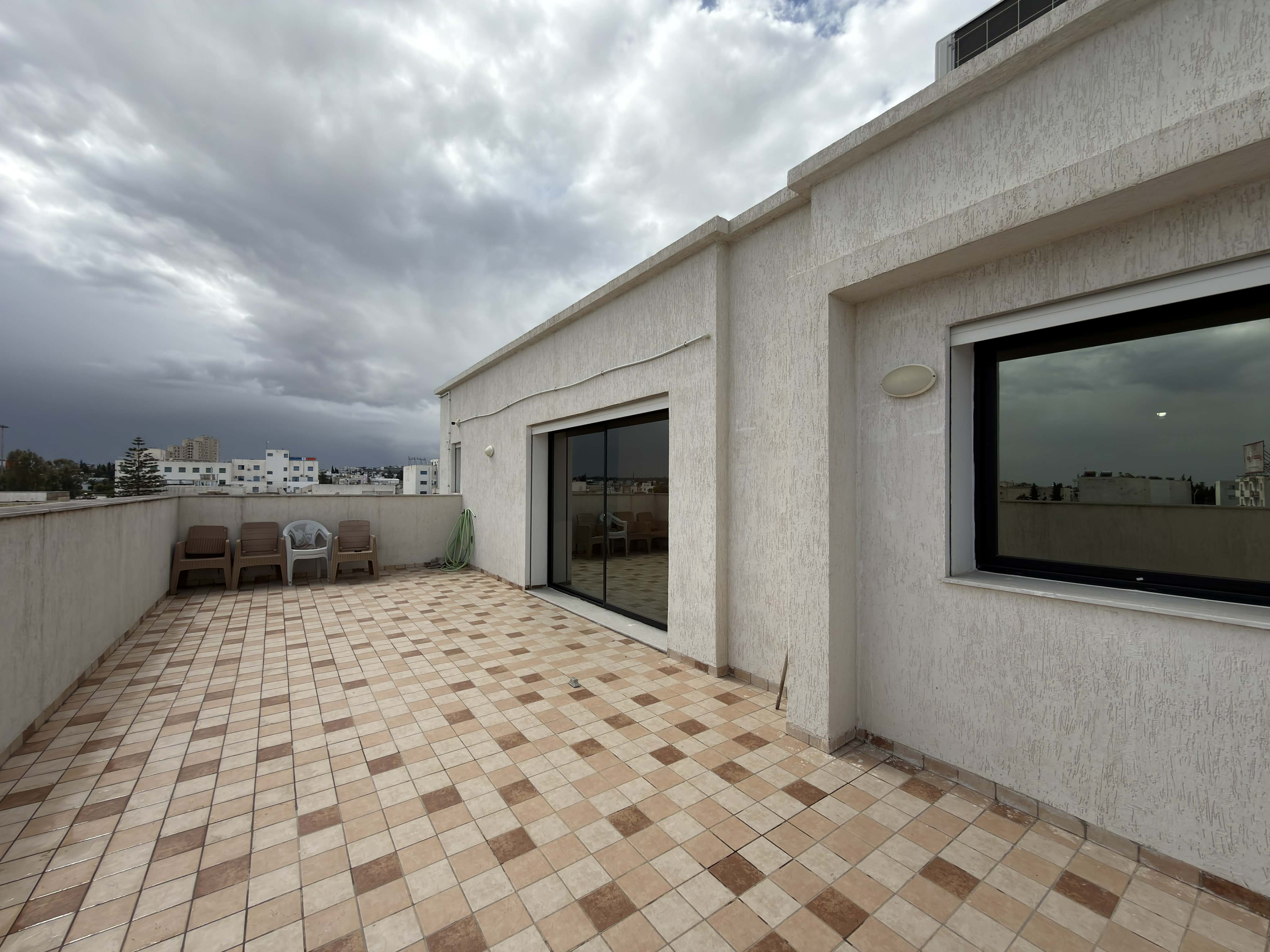 Ariana Ville&nbsp;Ariana&nbsp;Bureaux & Commerces&nbsp;Bureau&nbsp;Bureau 3 pi�ces semi meubl� � l'ariana