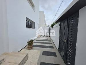 Mnihla&nbsp;Jardins d'el Menzah&nbsp;Vente&nbsp;Maisons&nbsp;Villa de 452m2 terrain a cite el faouz