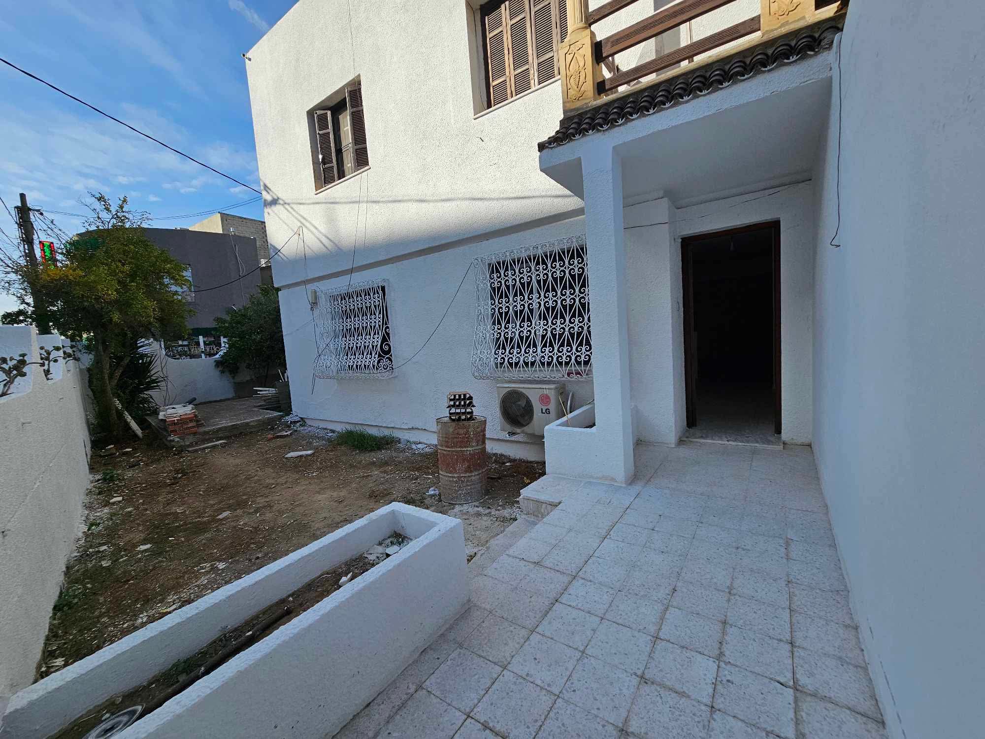 Ariana Ville&nbsp;El Menzah 5&nbsp;Bureaux & Commerces&nbsp;Bureau&nbsp;Rdc de villa menzah 5 bureautique ou habitation