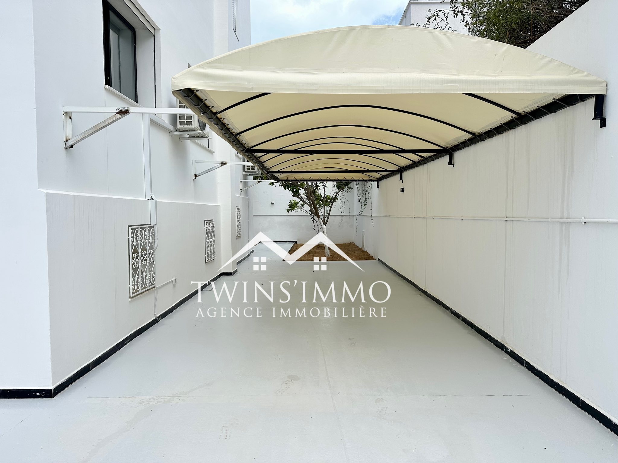 La Marsa&nbsp;Marsa Ennassim&nbsp;Location&nbsp;Maisons&nbsp;Villa s4 avec jardin � la marsa