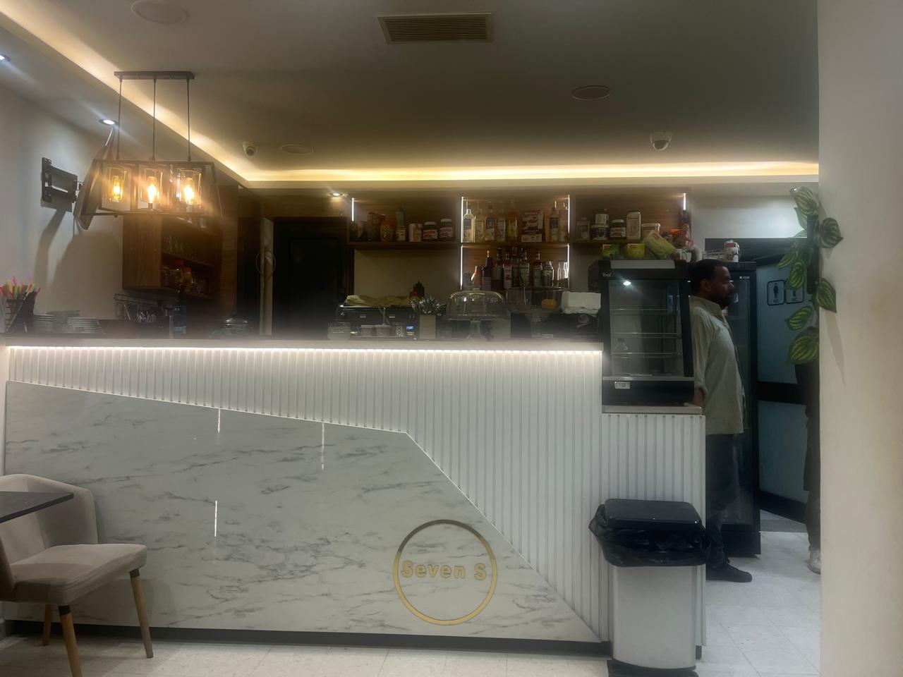 Ariana Ville&nbsp;El Menzah 5&nbsp;Vente&nbsp;Surfaces&nbsp;Fond et mat�riel caf�t�ria menzah 5