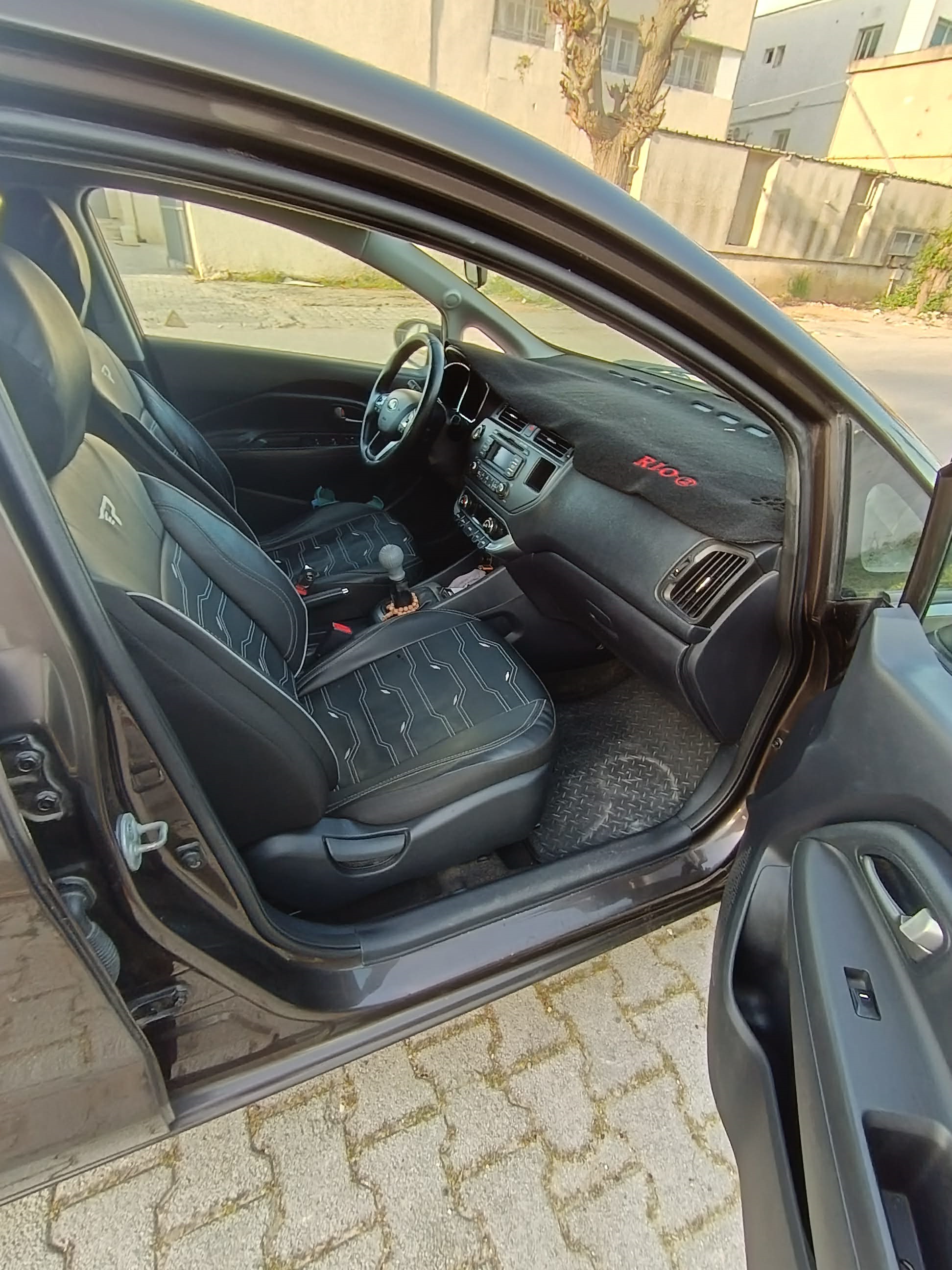 Ariana Ville&nbsp;Ariana&nbsp;Kia&nbsp;Rio&nbsp;Kia rio 3 en parfaite etat