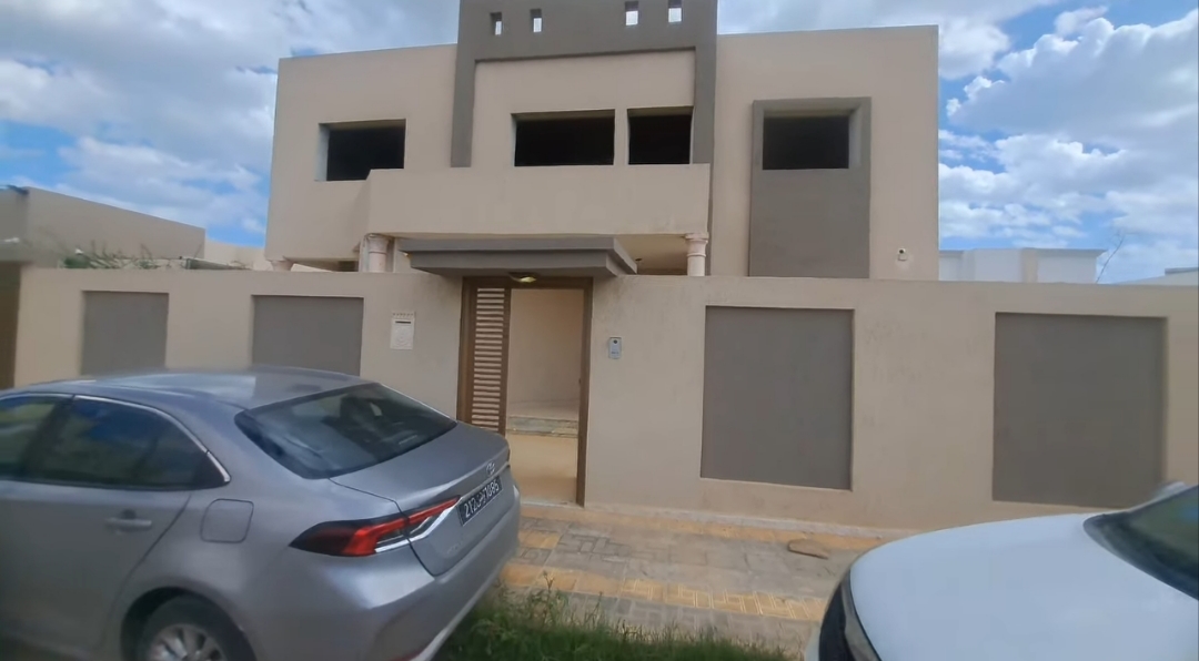 Sfax Ville&nbsp;Sfax&nbsp;Vente&nbsp;Maisons&nbsp;Une villa � deux niveaux luxueuse