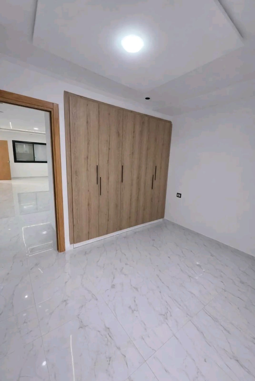 Hammam El Ghezaz&nbsp;Ezzahra&nbsp;Vente&nbsp;Appart. 2 pi�ces&nbsp;Appartement au rdc avec piscine a plage ezzahra