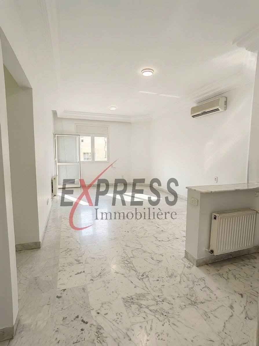 Ariana Ville&nbsp;El Menzah 7&nbsp;Vente&nbsp;Appart. 4 pi�ces&nbsp;Un appart s3 avec 2 places parking et cellier