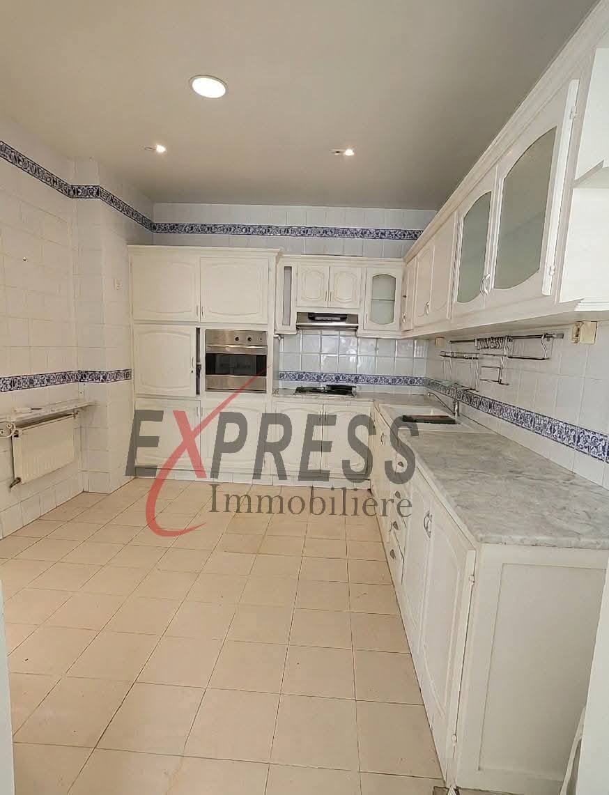 Ariana Ville&nbsp;El Menzah 7&nbsp;Vente&nbsp;Appart. 4 pi�ces&nbsp;Un appart s3 avec 2 places parking et cellier