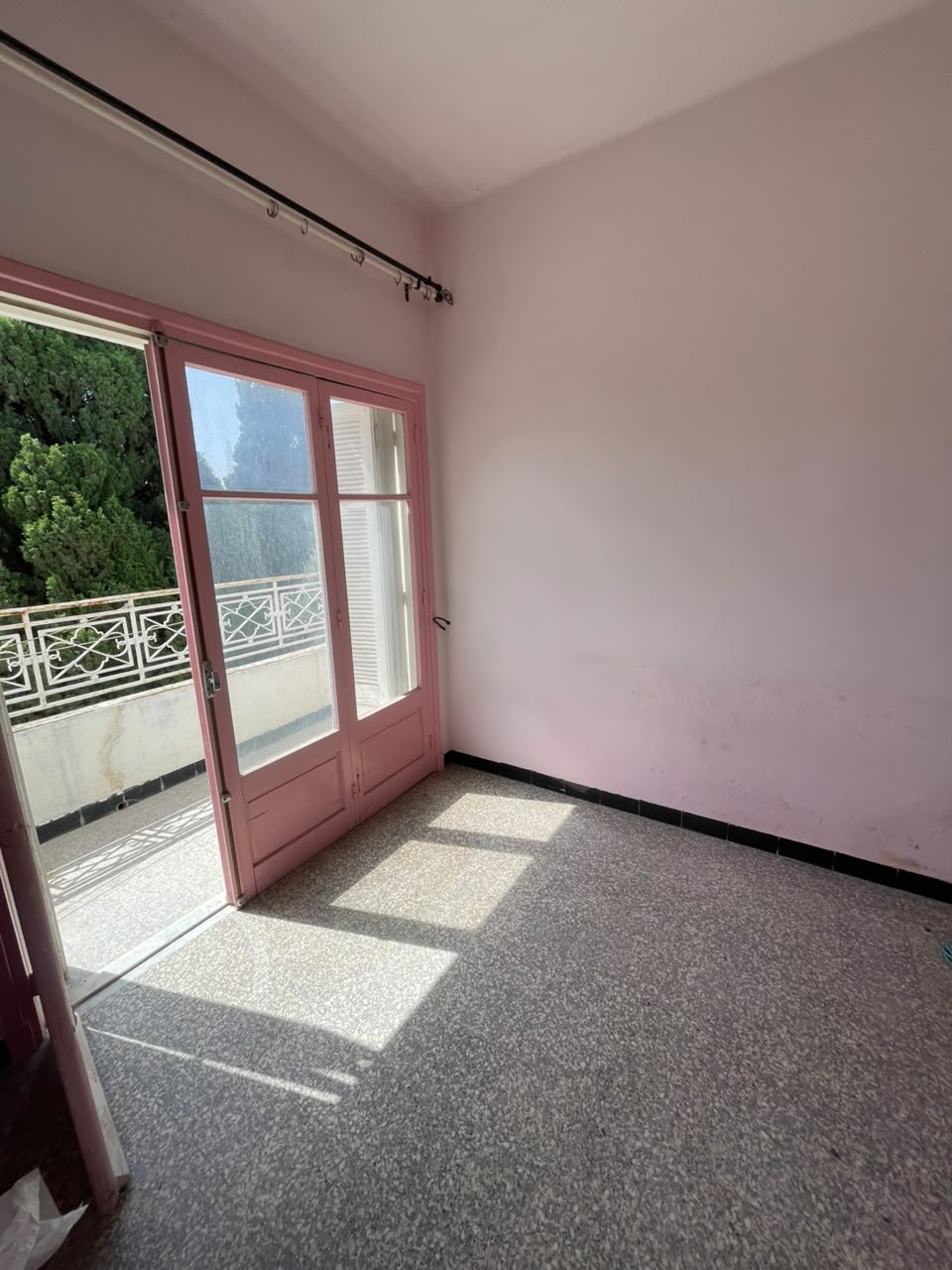 Cite El Khadra&nbsp;Cite Jardins&nbsp;Vente&nbsp;Appart. 4 pi�ces&nbsp;Etage de villa � alain savary