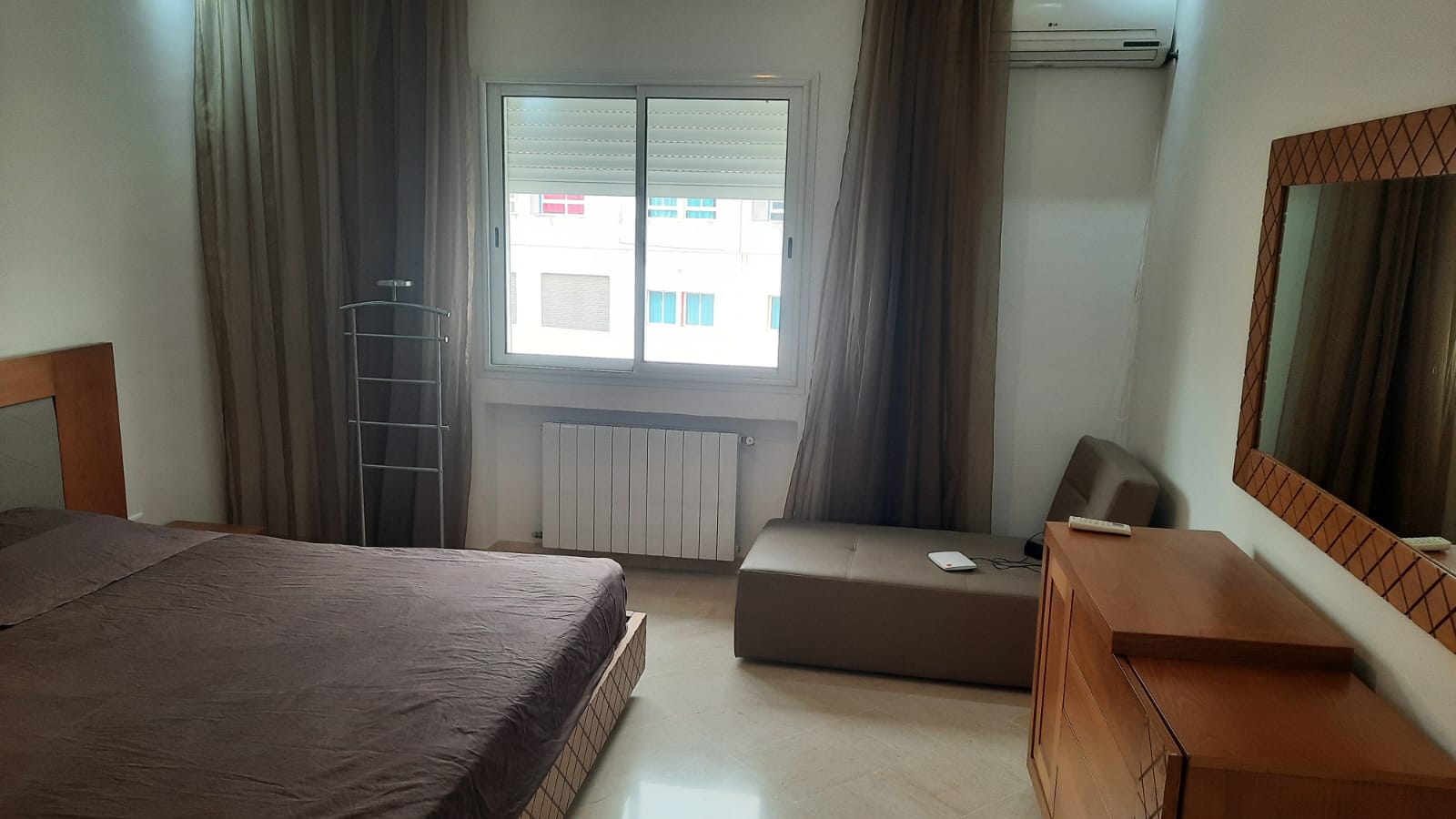 Mnihla&nbsp;Jardins d'el Menzah&nbsp;Location&nbsp;Appart. 4 pi�ces&nbsp;Appart s plus 3 richement meubl�