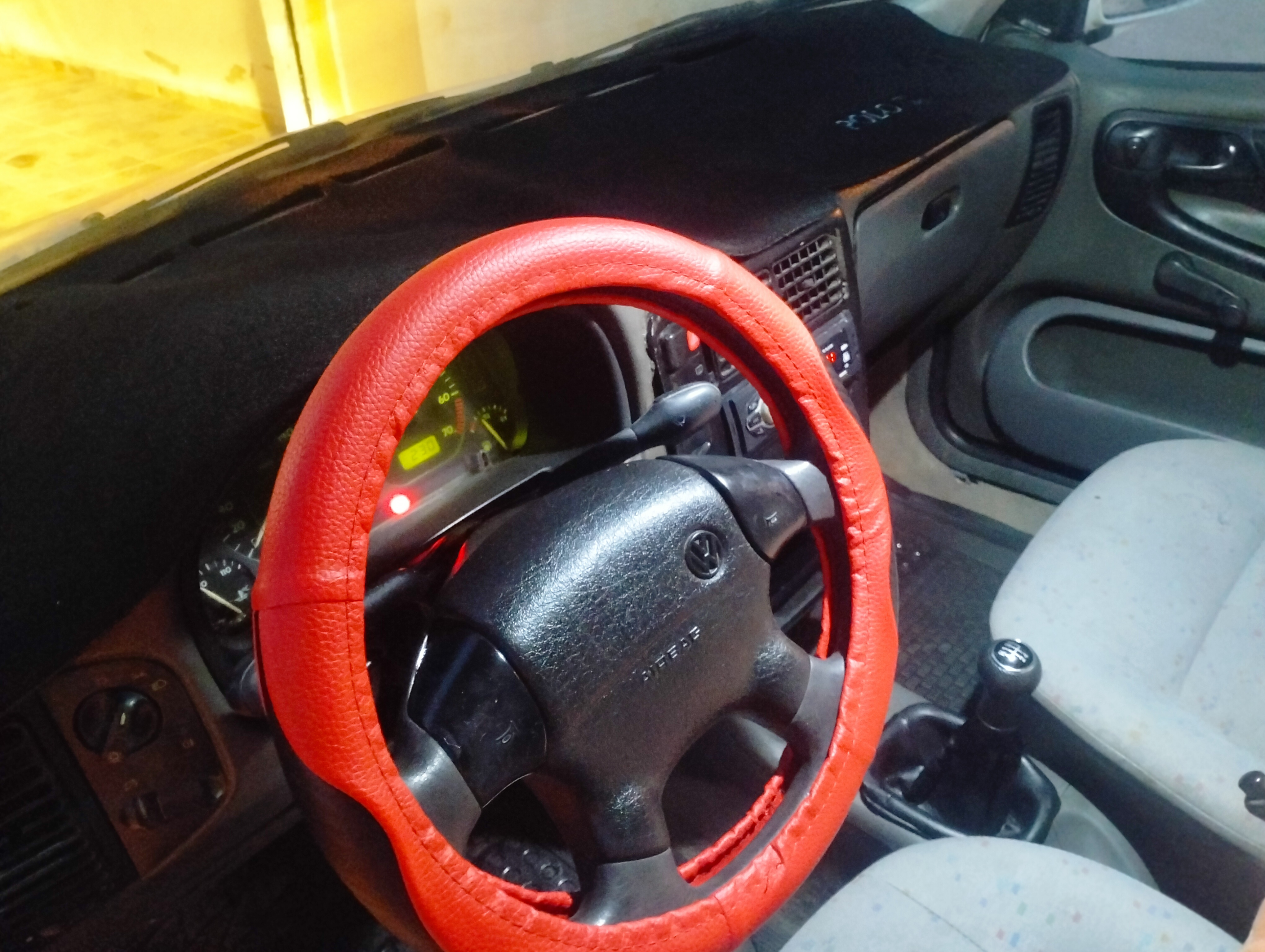 Mohamadia&nbsp;Cite Ennacim 1&nbsp;Volkswagen&nbsp;Polo 3&nbsp;Polo 3 blanche excellent etat