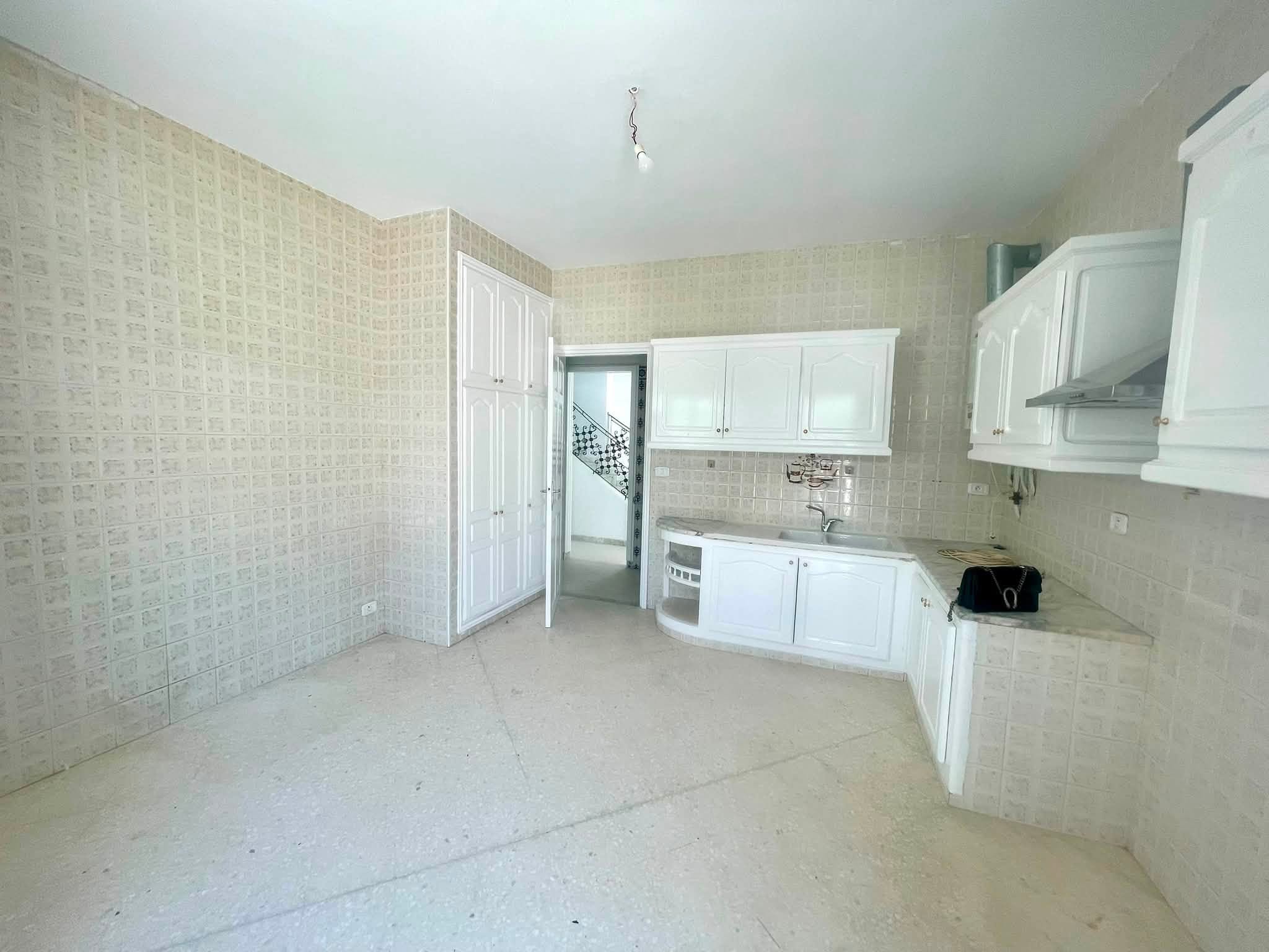 Ariana Ville&nbsp;Cite Ennasr 2&nbsp;Location&nbsp;Appart. 4 pi�ces&nbsp;Villa s3 a ennaser 2 loyer 1800 dt