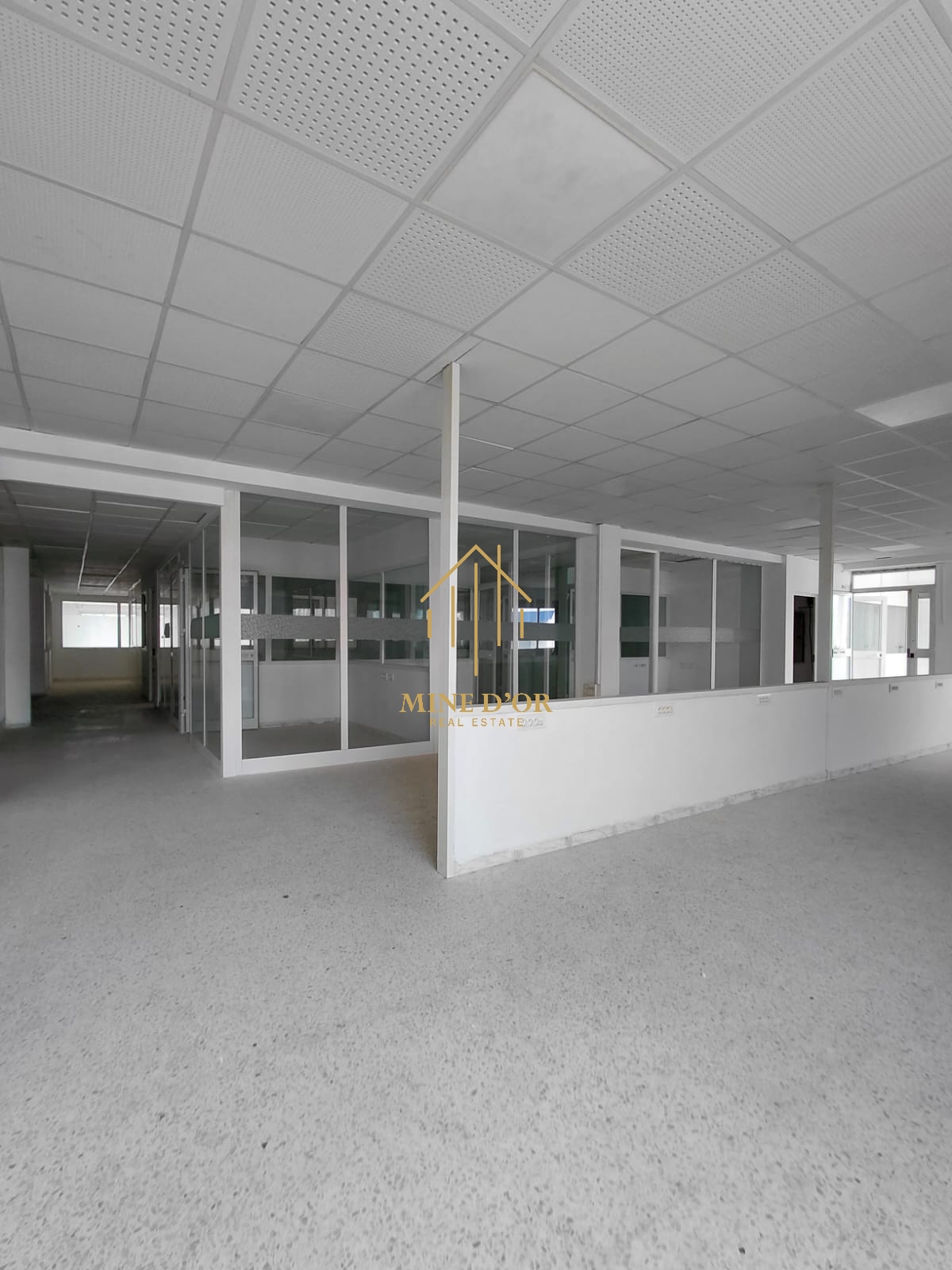 La Soukra&nbsp;Charguia 2&nbsp;Bureaux & Commerces&nbsp;Bureau&nbsp;Plateau avec entr�e ind�pendante � charguia 2