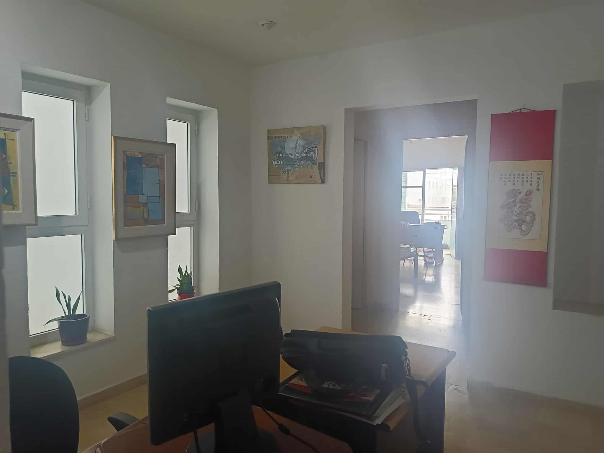 Bab Souika&nbsp;Bab El Assel&nbsp;Vente&nbsp;Autre&nbsp;Deux bureaux et 3 locaux commerciaux � beb la3sal