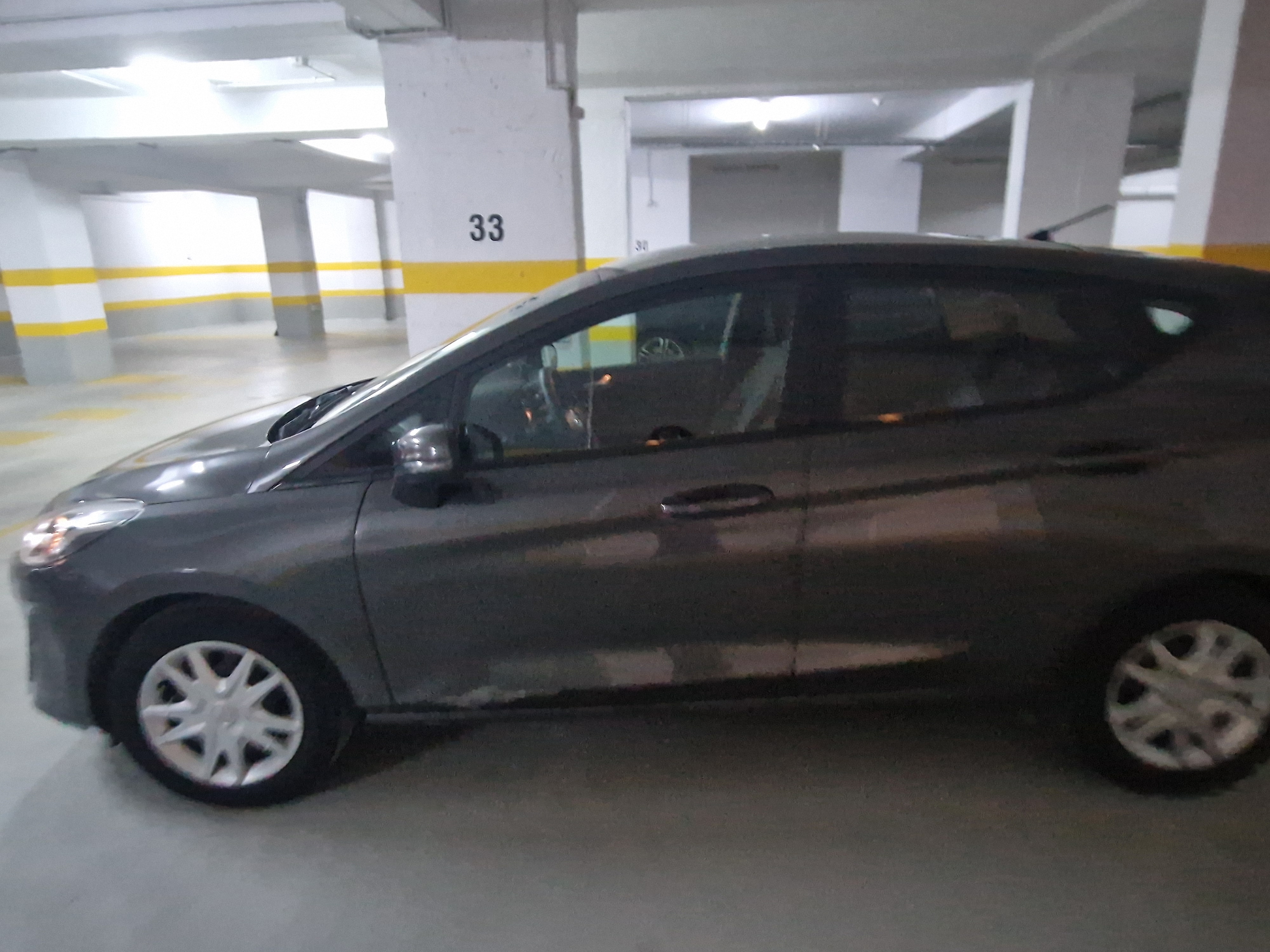 Ariana Ville&nbsp;Cite Ennasr 2&nbsp;Ford&nbsp;Fiesta&nbsp;Ford fiesta titanium premi�re  main
