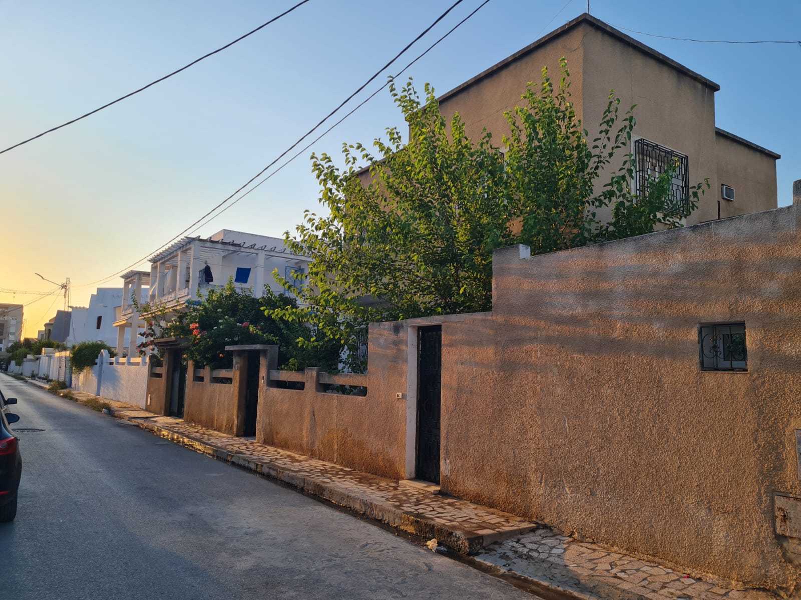 Mannouba&nbsp;La Mannouba&nbsp;Vente&nbsp;Maisons&nbsp;Villa et 2 studio s1  cartier tr�s priv� et pris�