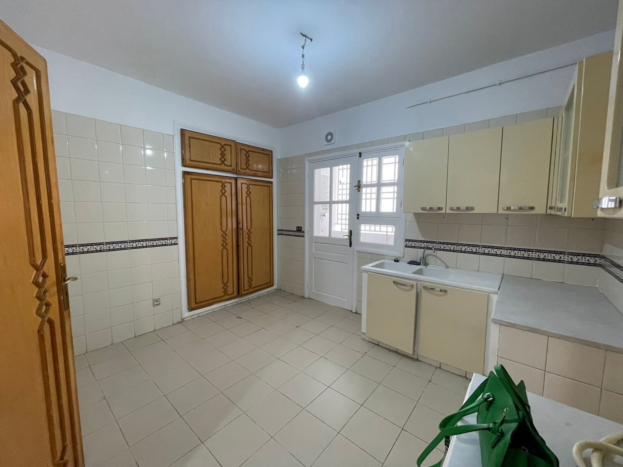 Ariana Ville&nbsp;Cite Ennasr 2&nbsp;Location&nbsp;Appart. 5 pi�ces+&nbsp;S3 ennaser 1600 habitation ou bureautique