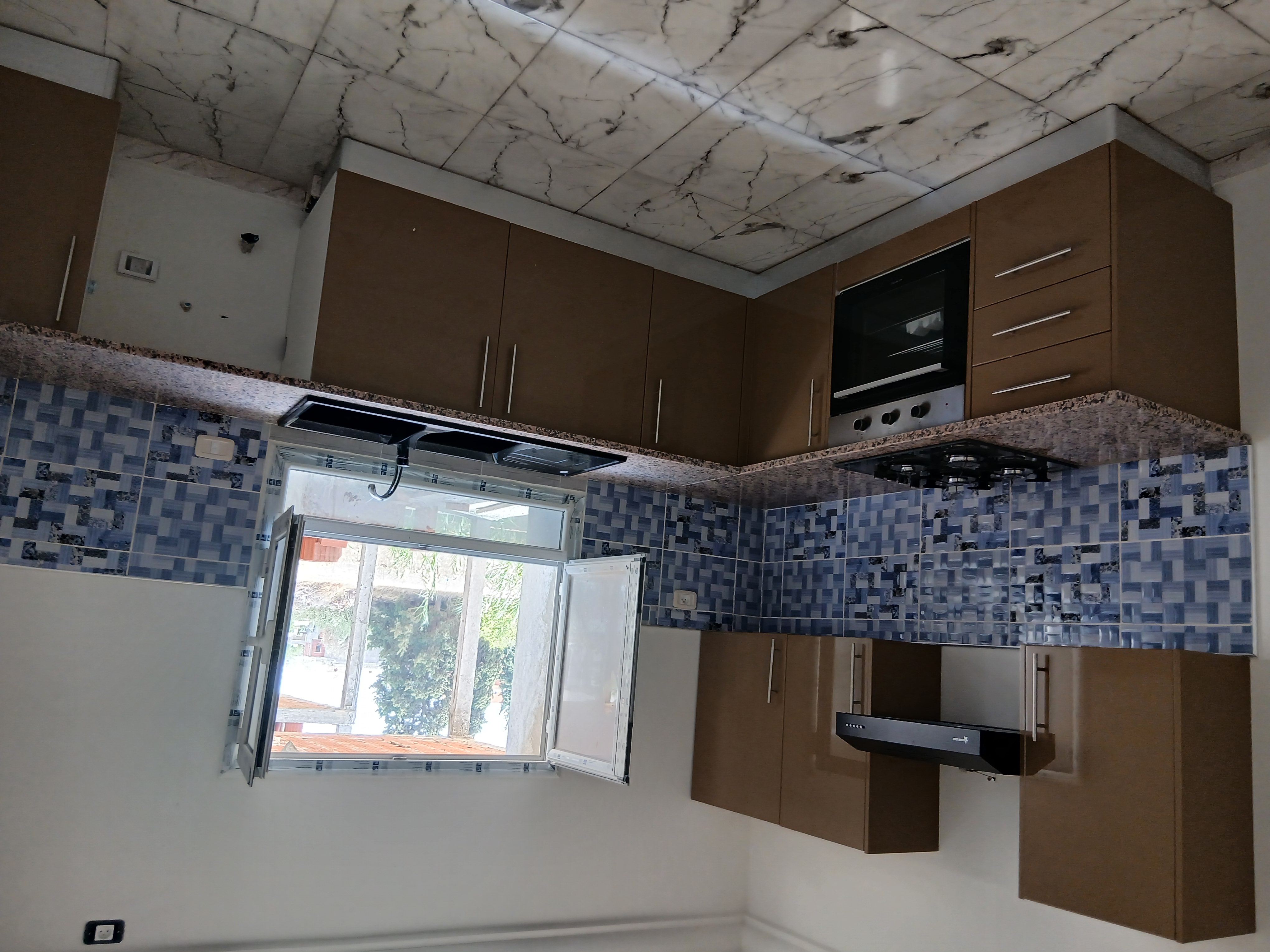 Akouda&nbsp;Chatt Meriem&nbsp;Vente&nbsp;Appart. 4 pi�ces&nbsp;Immeuble neuf surfaces500m2 composer 3 appart