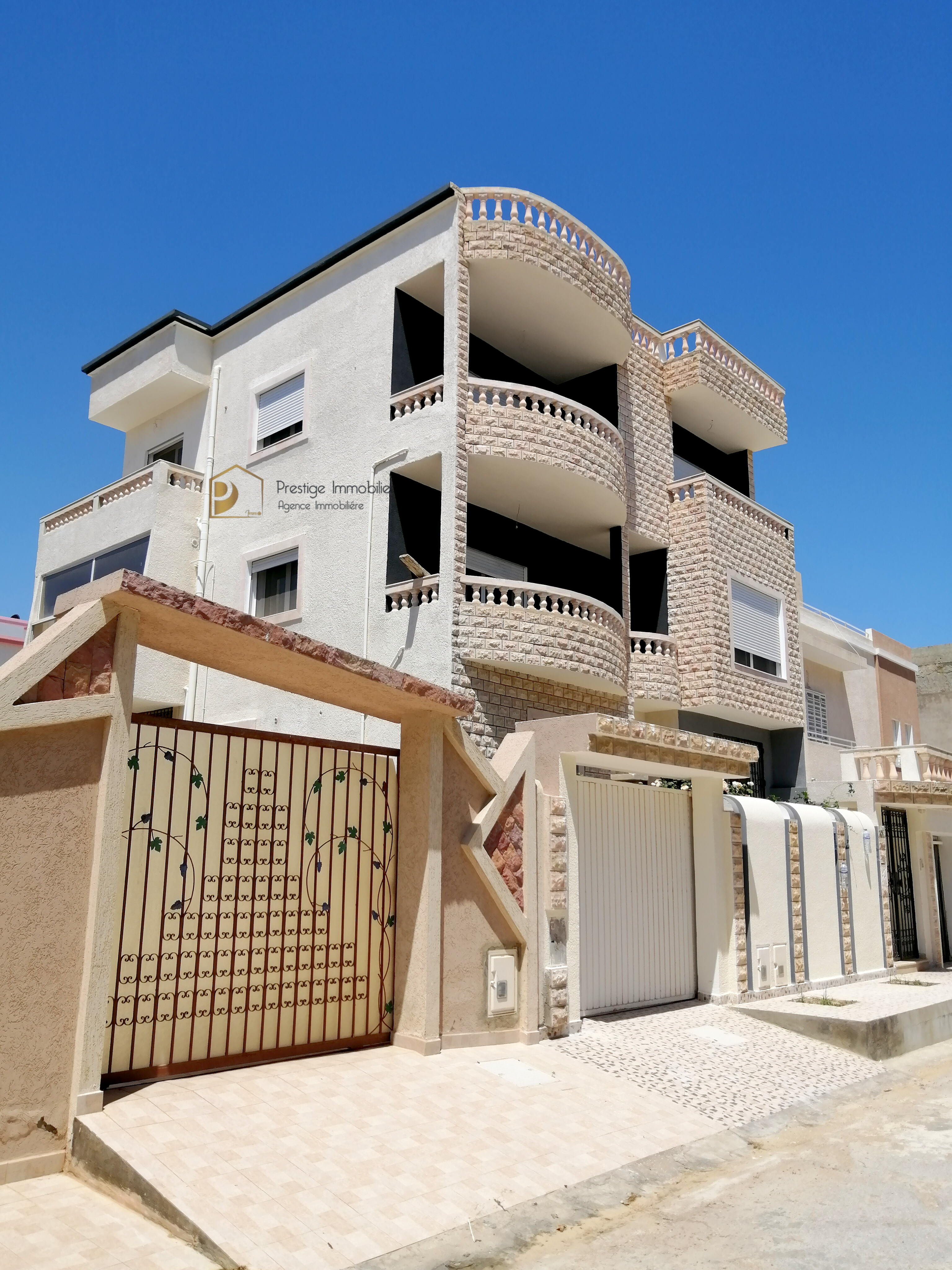 Hammam Chatt&nbsp;Borj Cedria&nbsp;Vente&nbsp;Duplex&nbsp;Quadruplex plus cave et studio