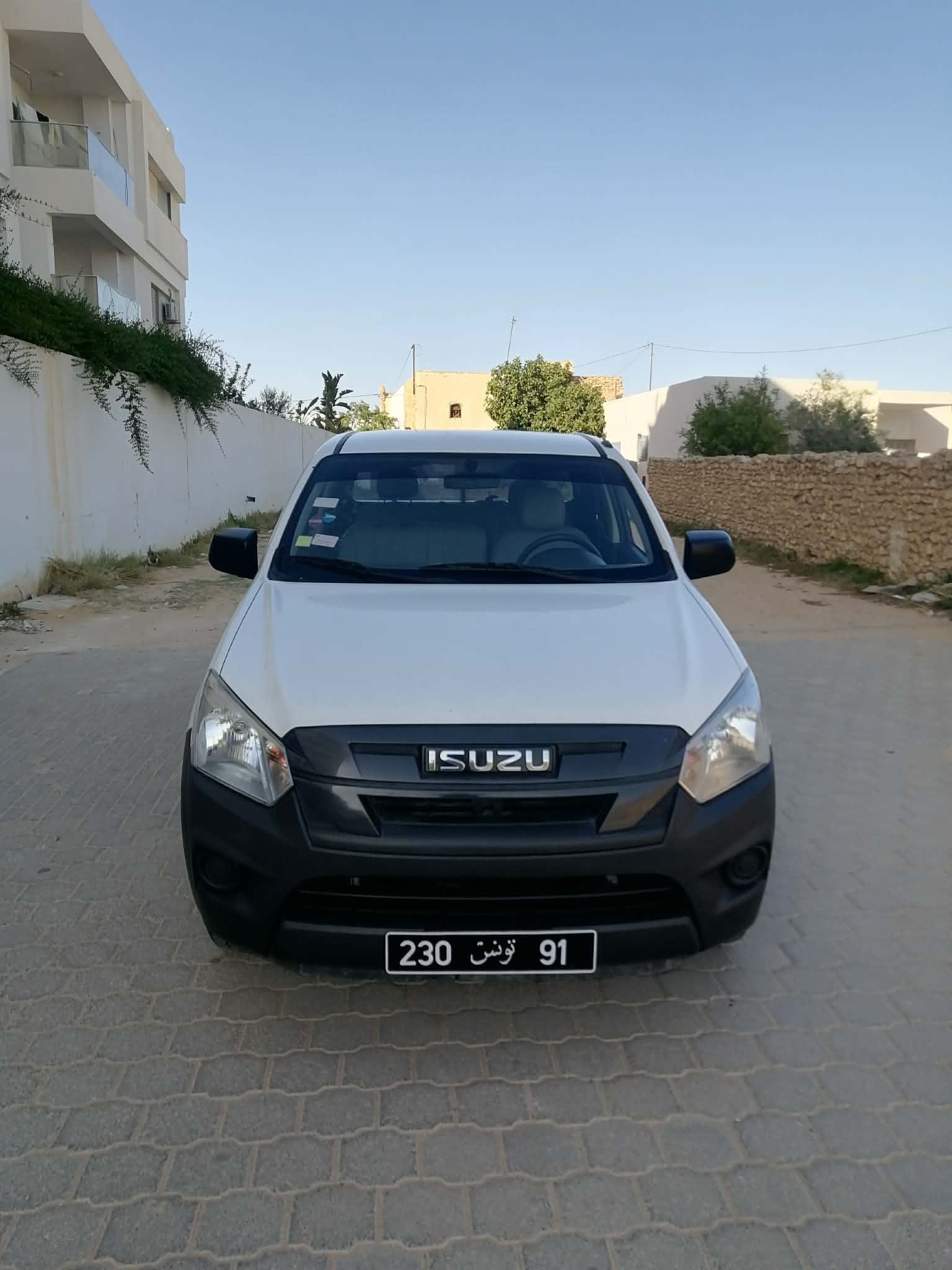 Ain Zaghouan&nbsp;Ain Zaghouan&nbsp;Isuzu&nbsp;D-Max&nbsp;Isuzu dmax 4 portes tr�s propre