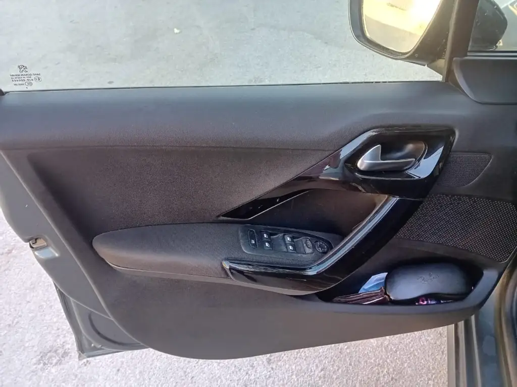 Ain Zaghouan&nbsp;Jardins de Carthage&nbsp;Peugeot&nbsp;208&nbsp;208 excellente etat