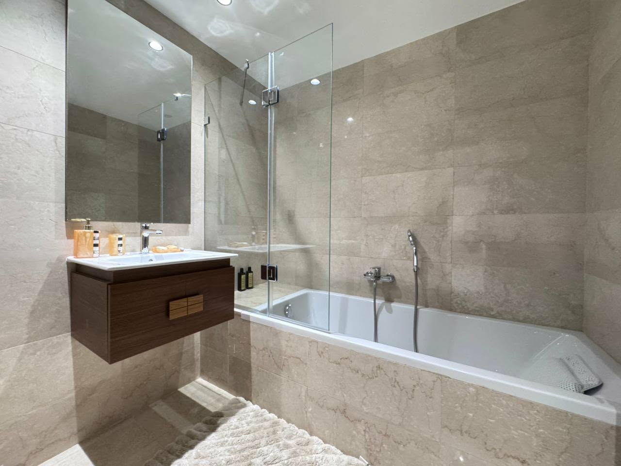 Ain Zaghouan&nbsp;Jardins de Carthage&nbsp;Location&nbsp;Appart. 3 pi�ces&nbsp;Super appartement meubl� au jardin de carthage