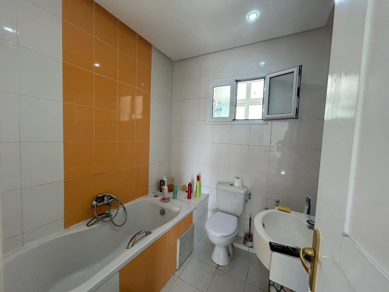 Sousse Jaouhara&nbsp;Sousse Khezama&nbsp;Vente&nbsp;Appart. 2 pi�ces&nbsp;Beaux appartement plein zone touristique