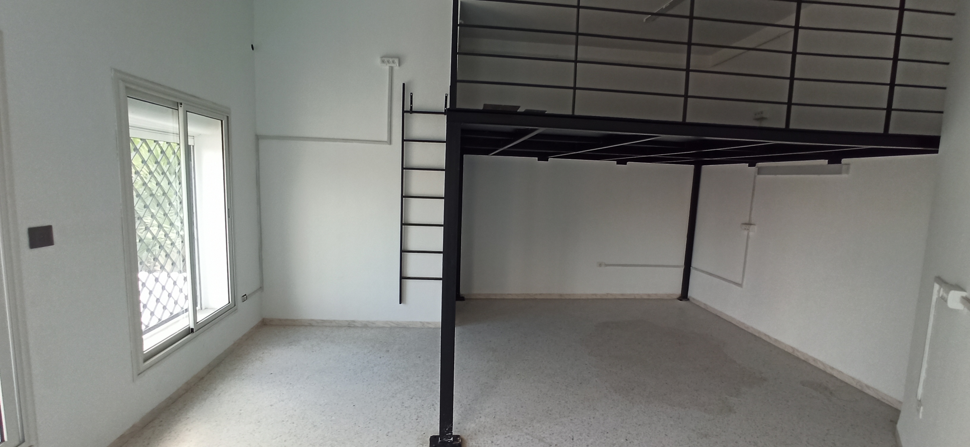 Raoued&nbsp;Borj Touil&nbsp;Vente&nbsp;Surfaces&nbsp;Local commercial a usage services