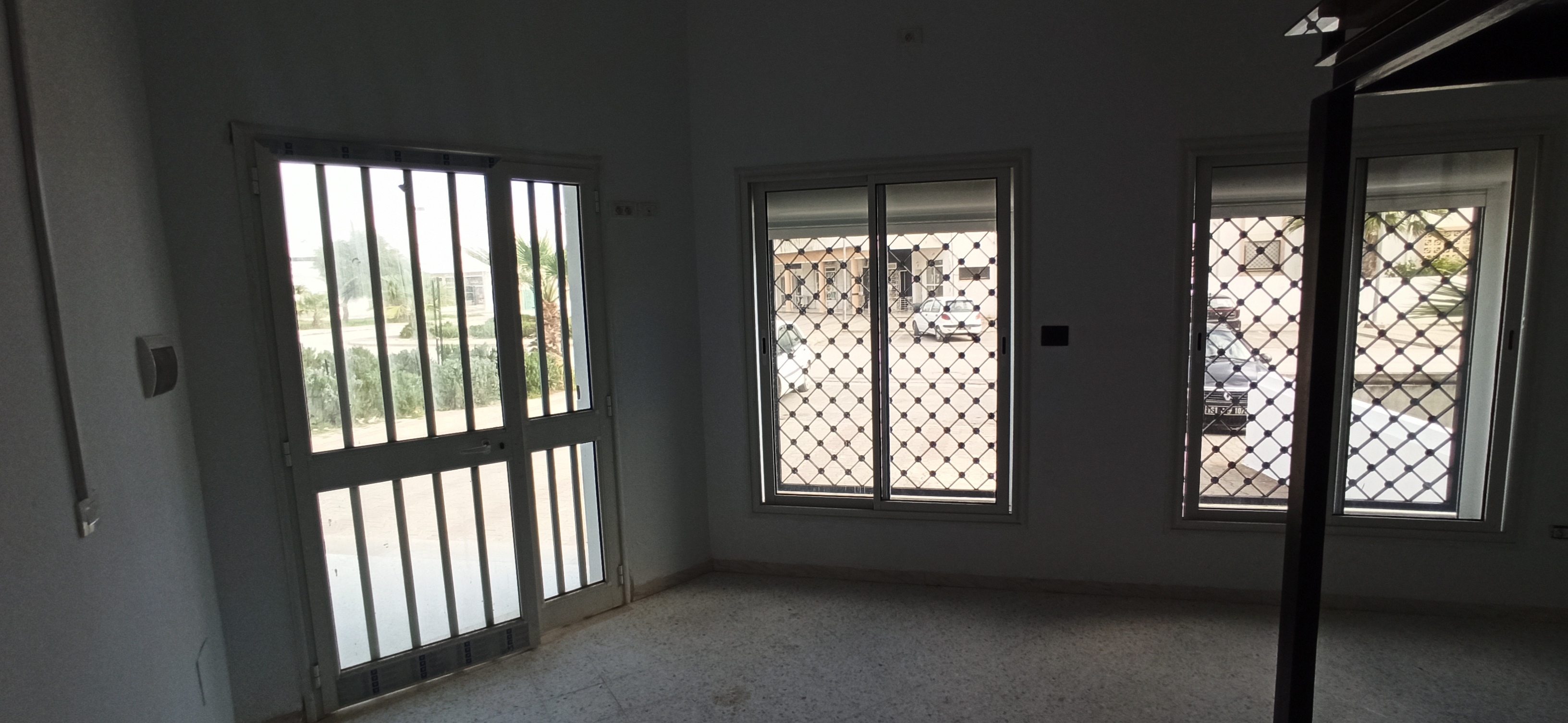 Raoued&nbsp;Borj Touil&nbsp;Vente&nbsp;Surfaces&nbsp;Local commercial a usage services