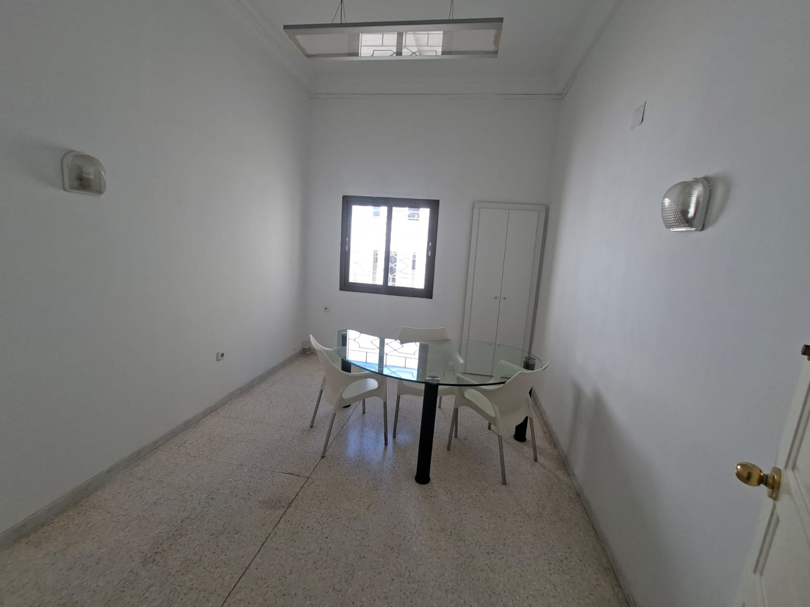 Cite El Khadra&nbsp;Zone urbaine nord&nbsp;Location&nbsp;Appart. 5 pi�ces+&nbsp;Bureau a plus 4 au centre urbain nord