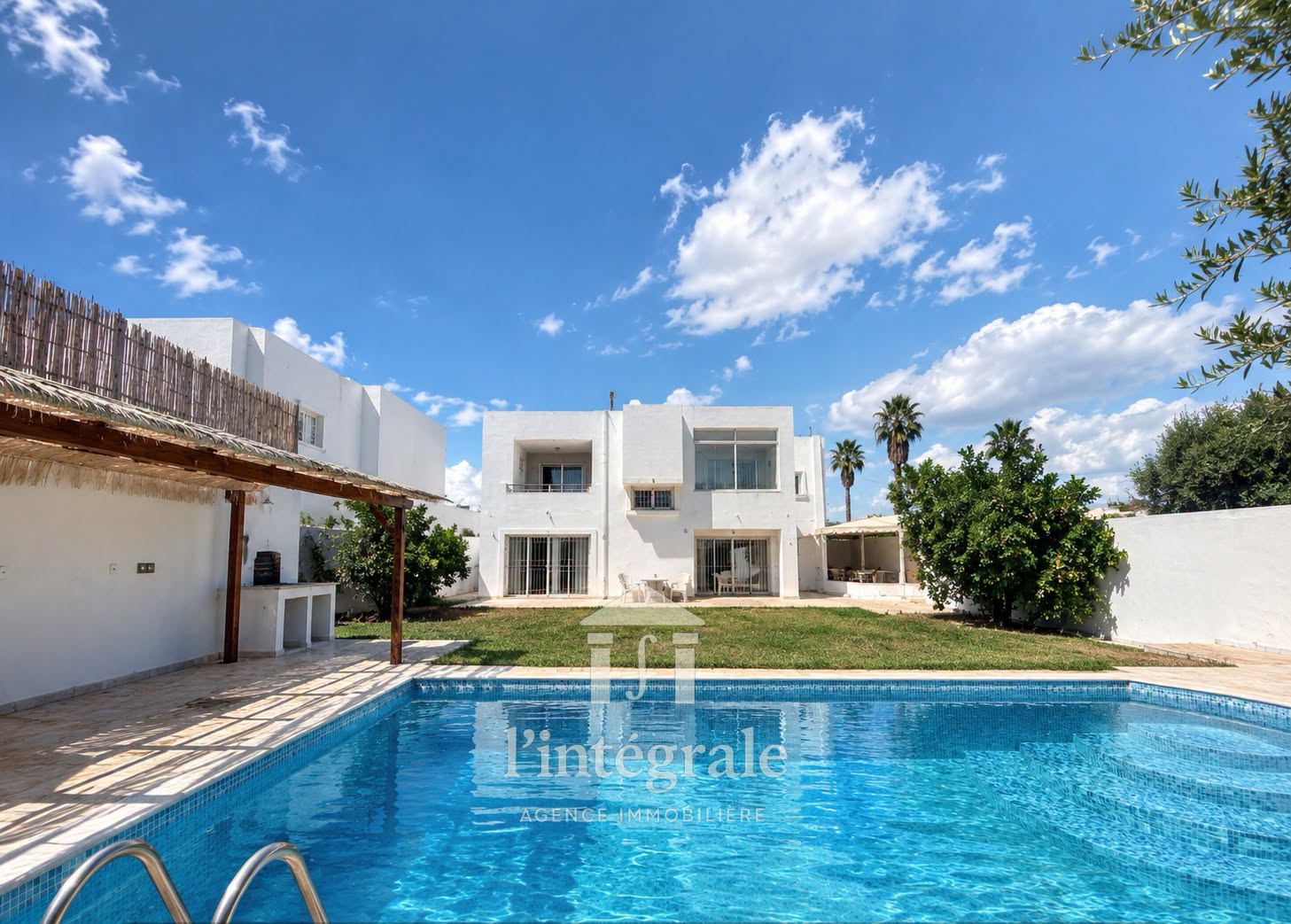 La Soukra&nbsp;Chotrana 3&nbsp;Vente&nbsp;Maisons&nbsp;Villa de prestige  avec piscine