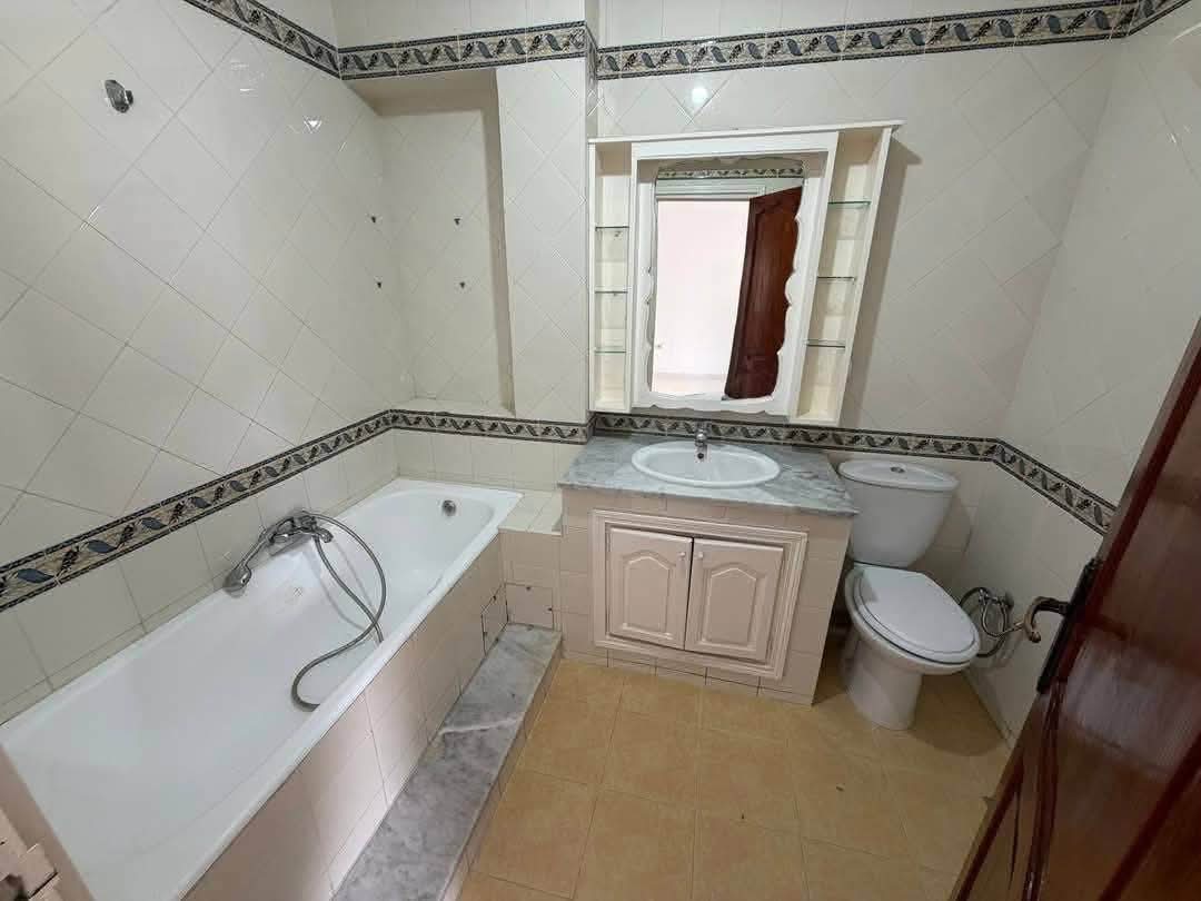 Ariana Ville&nbsp;Cite Ennasr 1&nbsp;Location&nbsp;Appart. 5 pi�ces+&nbsp;S4 1600d ennasr 1