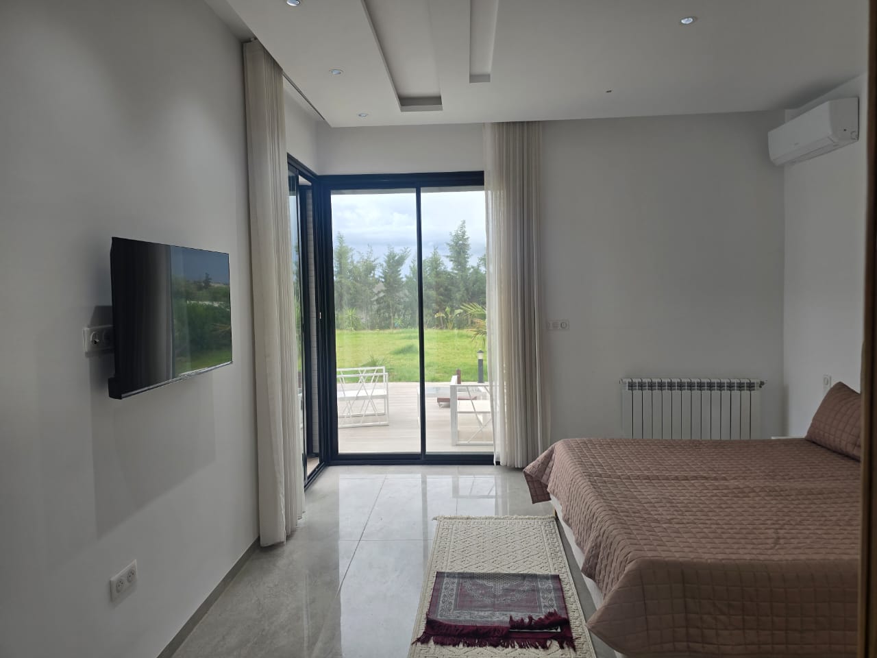 Akouda&nbsp;Chatt Meriem&nbsp;Vente&nbsp;Appart. 2 pi�ces&nbsp;Magnifique villa avec piscine � rmila
