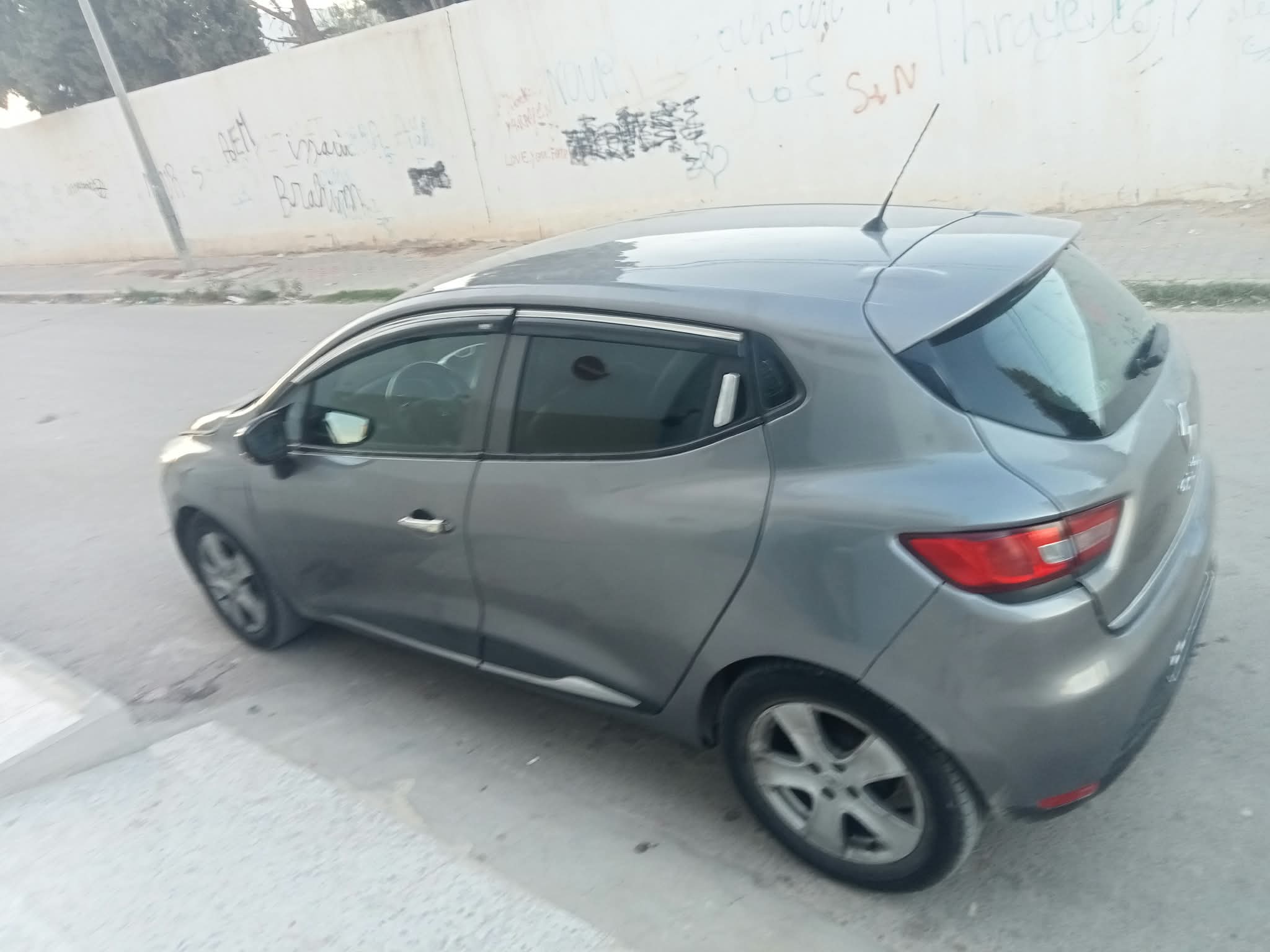 Sousse Riadh&nbsp;Zaouiet Sousse&nbsp;Renault&nbsp;Clio&nbsp;Clio 4 dynamique serie 212