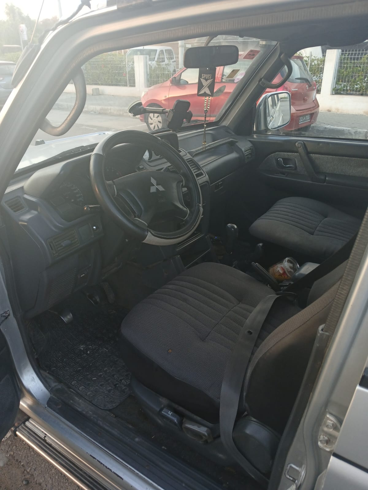 El Menzah&nbsp;Cite El Mahrajene&nbsp;Mitsubishi&nbsp;Pajero&nbsp;Mitsubishi pajero